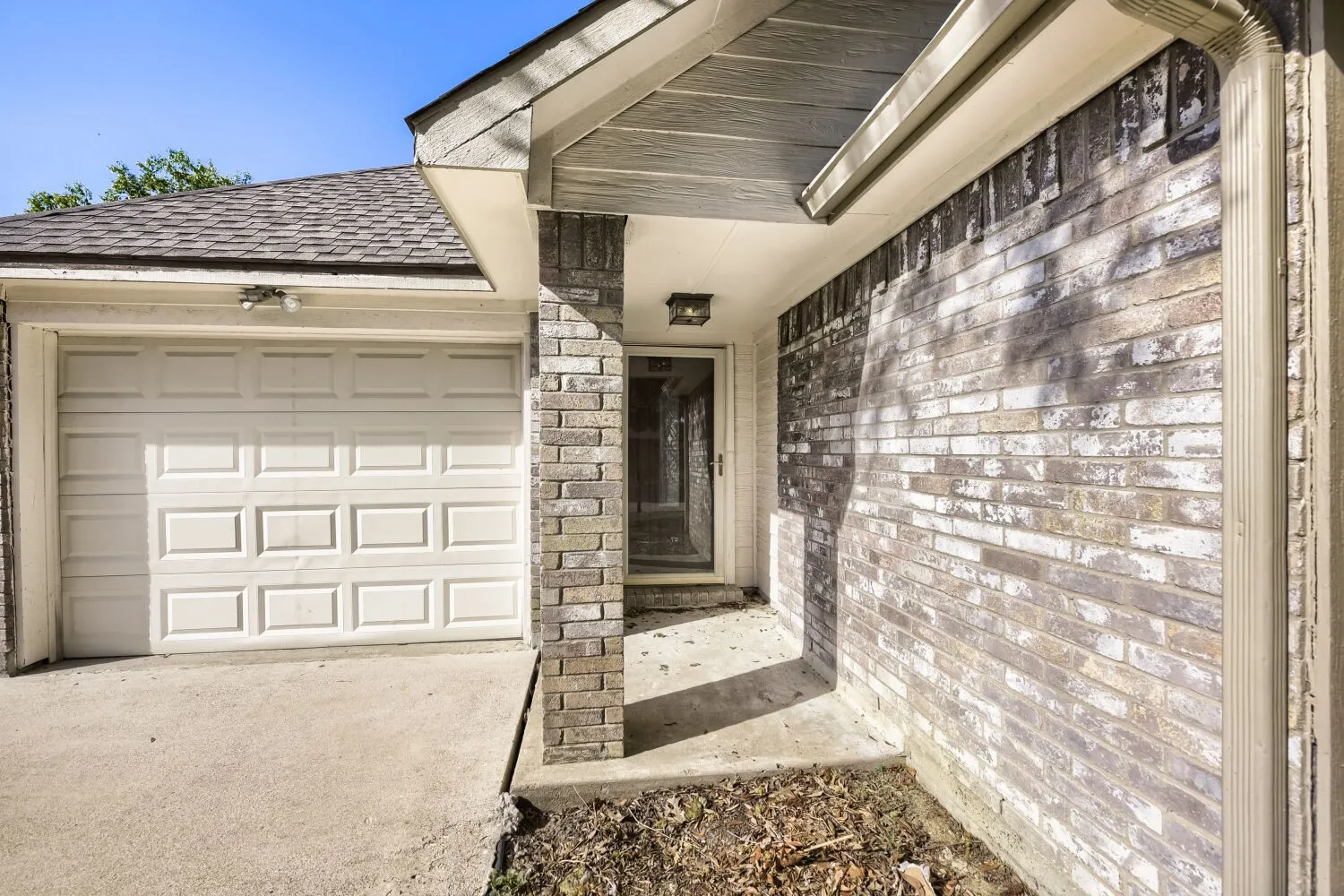 Single Family Residence For Sale in Tarrant County , 10217 Leatherwood Drive, Fort Worth, Texas 76108, 2 Bedroom, 2 Bathroom, 1 Garage spaces, 1,130 Sqft, built in 1985, mls#21358379, Real Estate Agent in Fort Worth, Homes For Sale in Tarrant county, Homes For Sale in Fort Worth, Realtor in Fort Worth Texas, Real Estate Brokerage Independent Realty Texas, Luminita Cordes Realtor