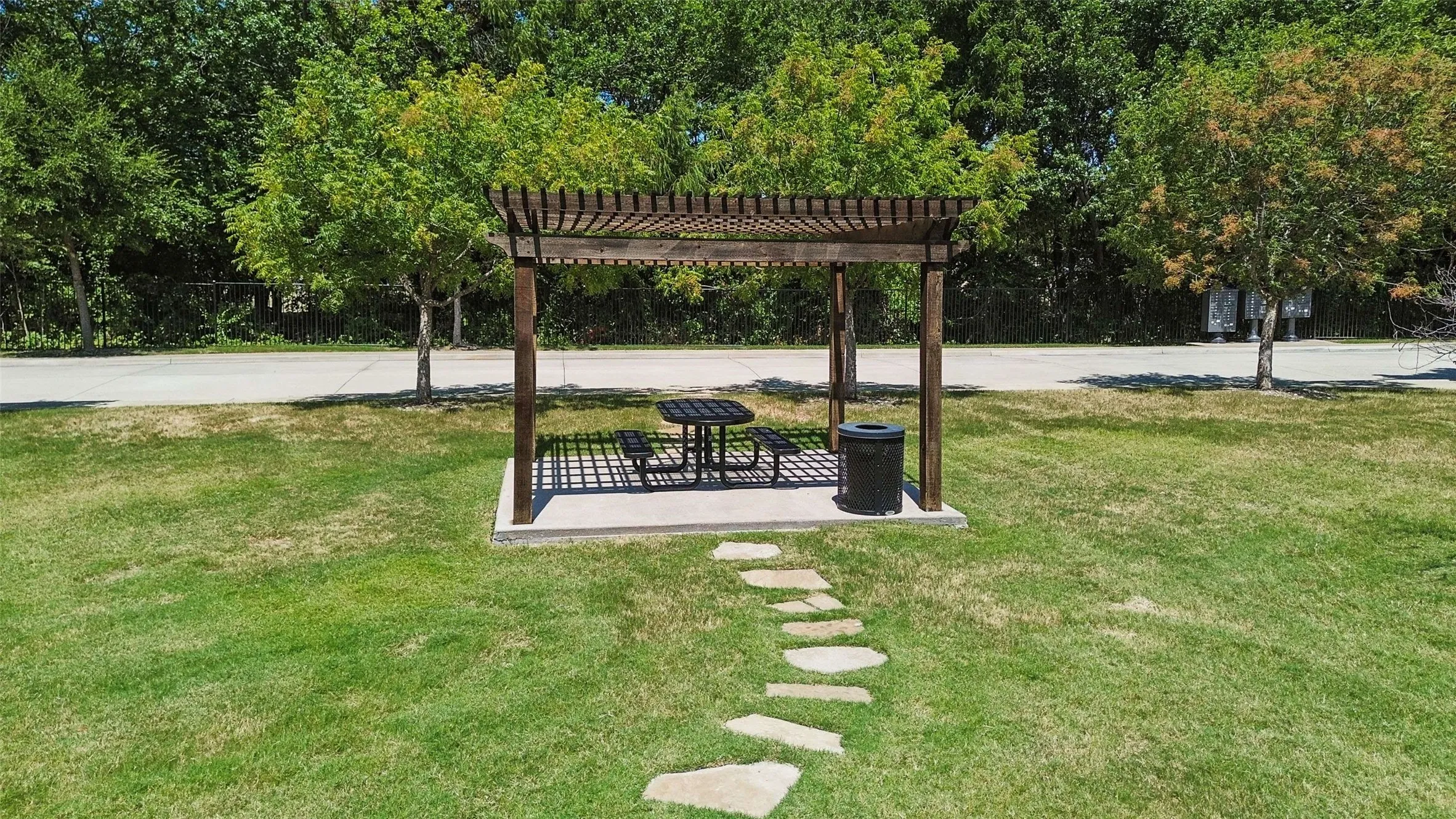 Single Family Residence For Sale in Collin County , 8028 Hickory Branch Drive, Frisco, Texas 75034, 4 Bedroom, 3 Bathroom, 2 Garage spaces, 1,944 Sqft, built in 2019, mls#21359213, Real Estate Agent in Frisco, Homes For Sale in Collin county, Homes For Sale in Frisco, Realtor in Frisco Texas, Real Estate Brokerage Independent Realty Texas, Luminita Cordes Realtor