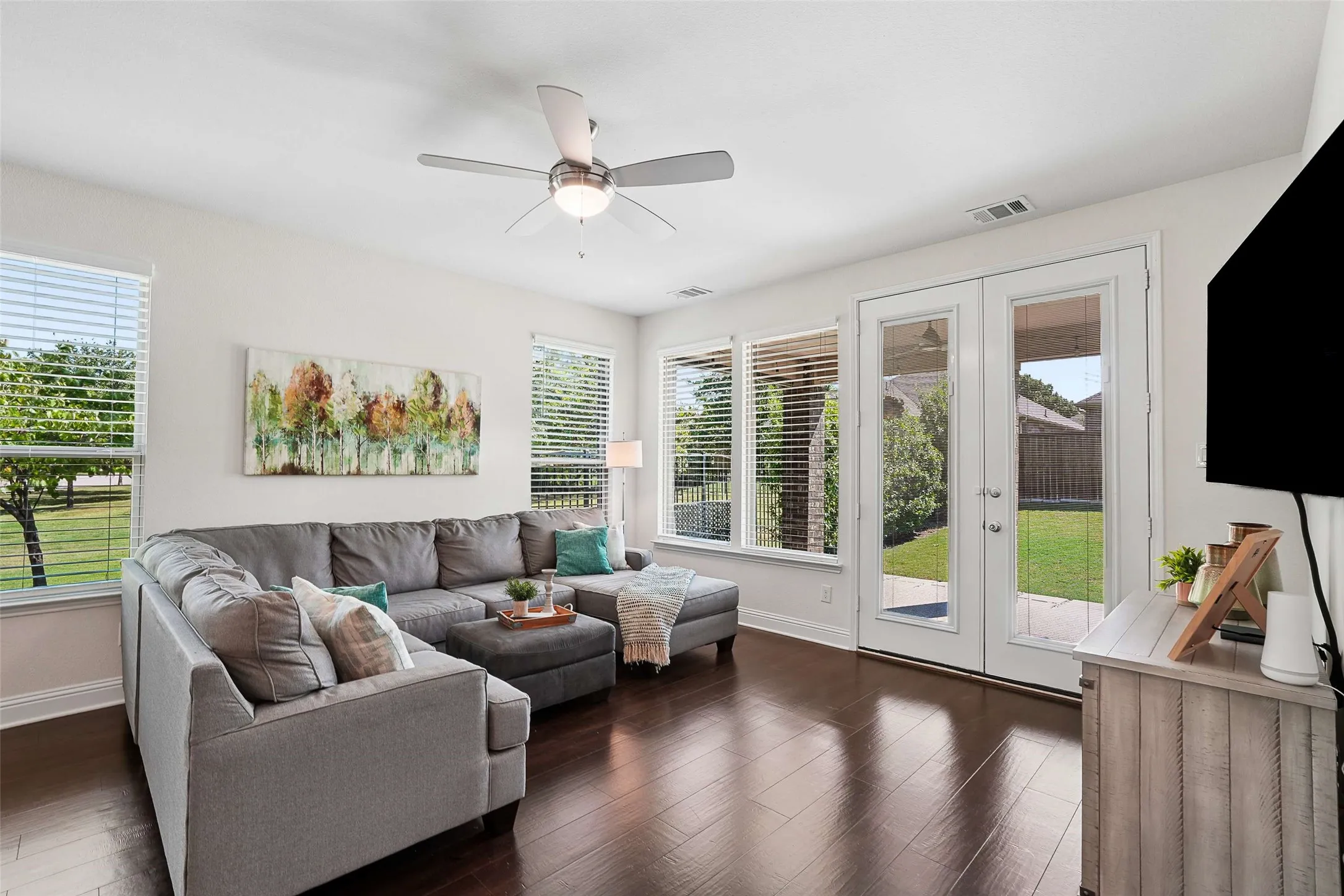 Single Family Residence For Sale in Collin County , 8028 Hickory Branch Drive, Frisco, Texas 75034, 4 Bedroom, 3 Bathroom, 2 Garage spaces, 1,944 Sqft, built in 2019, mls#21359213, Real Estate Agent in Frisco, Homes For Sale in Collin county, Homes For Sale in Frisco, Realtor in Frisco Texas, Real Estate Brokerage Independent Realty Texas, Luminita Cordes Realtor