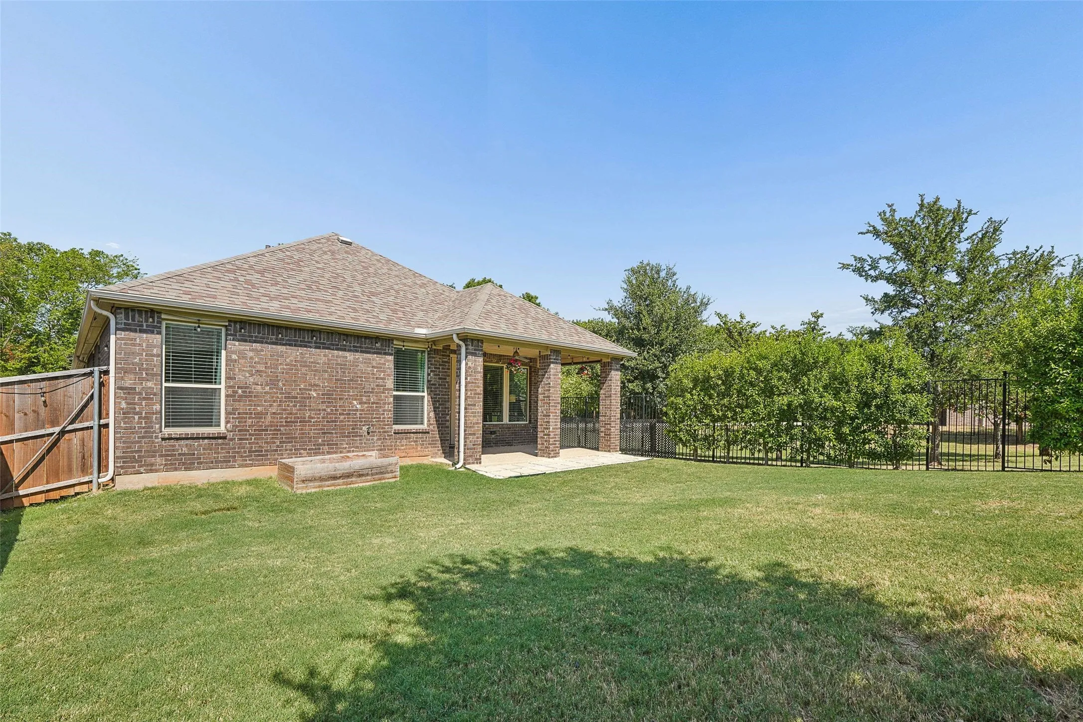 Single Family Residence For Sale in Collin County , 8028 Hickory Branch Drive, Frisco, Texas 75034, 4 Bedroom, 3 Bathroom, 2 Garage spaces, 1,944 Sqft, built in 2019, mls#21359213, Real Estate Agent in Frisco, Homes For Sale in Collin county, Homes For Sale in Frisco, Realtor in Frisco Texas, Real Estate Brokerage Independent Realty Texas, Luminita Cordes Realtor
