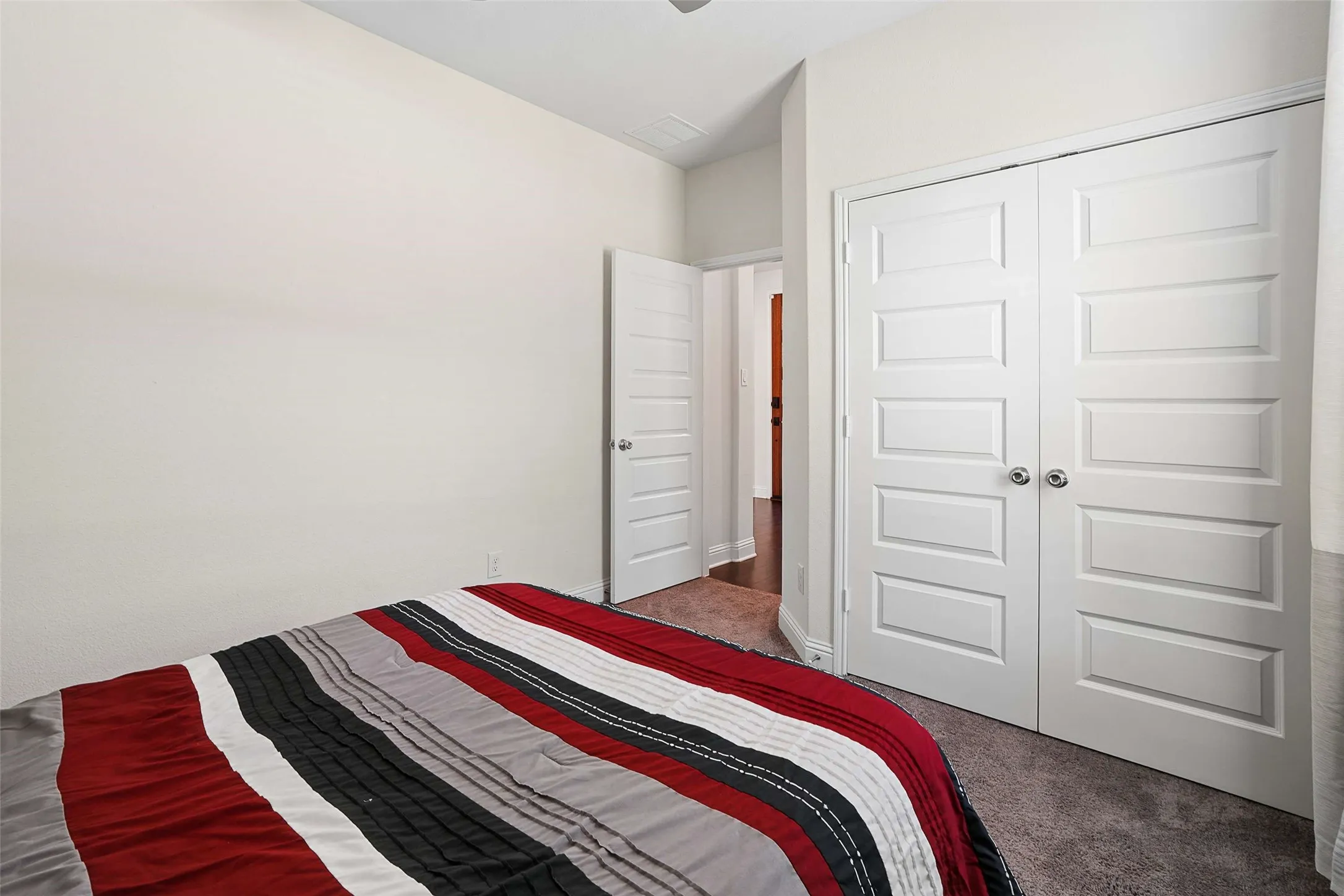 Single Family Residence For Sale in Collin County , 8028 Hickory Branch Drive, Frisco, Texas 75034, 4 Bedroom, 3 Bathroom, 2 Garage spaces, 1,944 Sqft, built in 2019, mls#21359213, Real Estate Agent in Frisco, Homes For Sale in Collin county, Homes For Sale in Frisco, Realtor in Frisco Texas, Real Estate Brokerage Independent Realty Texas, Luminita Cordes Realtor