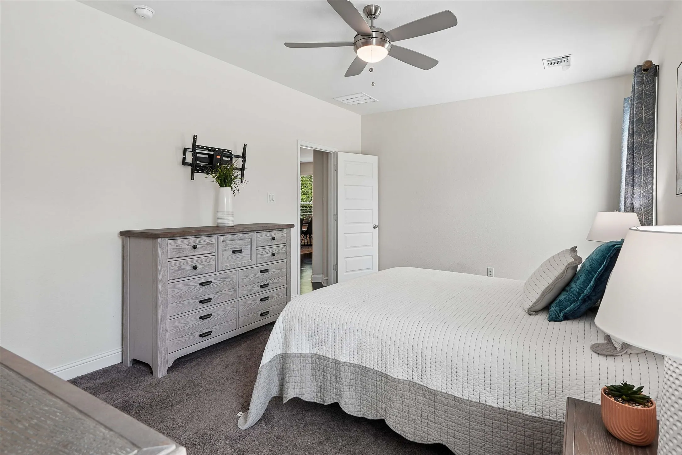 Single Family Residence For Sale in Collin County , 8028 Hickory Branch Drive, Frisco, Texas 75034, 4 Bedroom, 3 Bathroom, 2 Garage spaces, 1,944 Sqft, built in 2019, mls#21359213, Real Estate Agent in Frisco, Homes For Sale in Collin county, Homes For Sale in Frisco, Realtor in Frisco Texas, Real Estate Brokerage Independent Realty Texas, Luminita Cordes Realtor