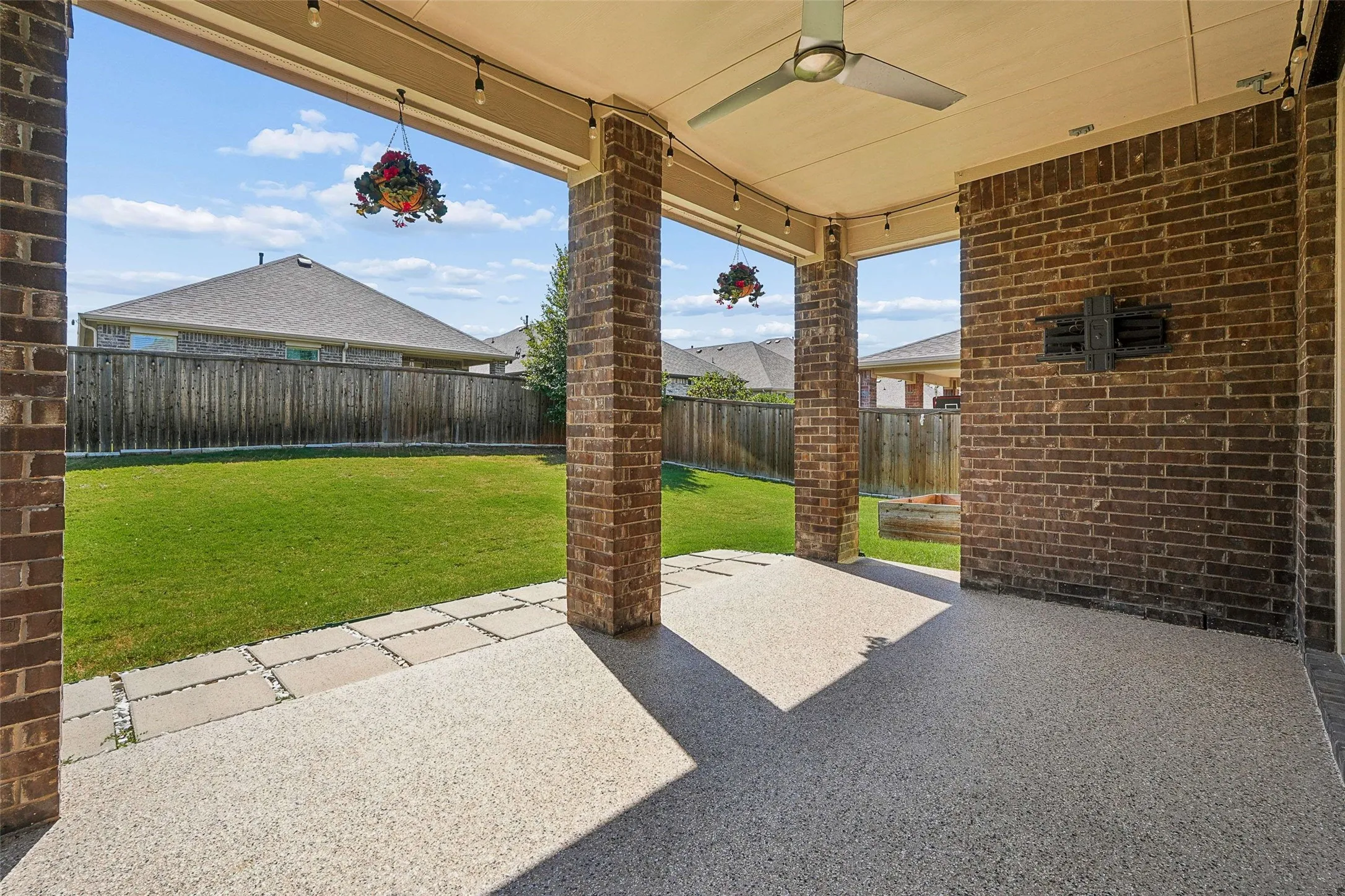 Single Family Residence For Sale in Collin County , 8028 Hickory Branch Drive, Frisco, Texas 75034, 4 Bedroom, 3 Bathroom, 2 Garage spaces, 1,944 Sqft, built in 2019, mls#21359213, Real Estate Agent in Frisco, Homes For Sale in Collin county, Homes For Sale in Frisco, Realtor in Frisco Texas, Real Estate Brokerage Independent Realty Texas, Luminita Cordes Realtor