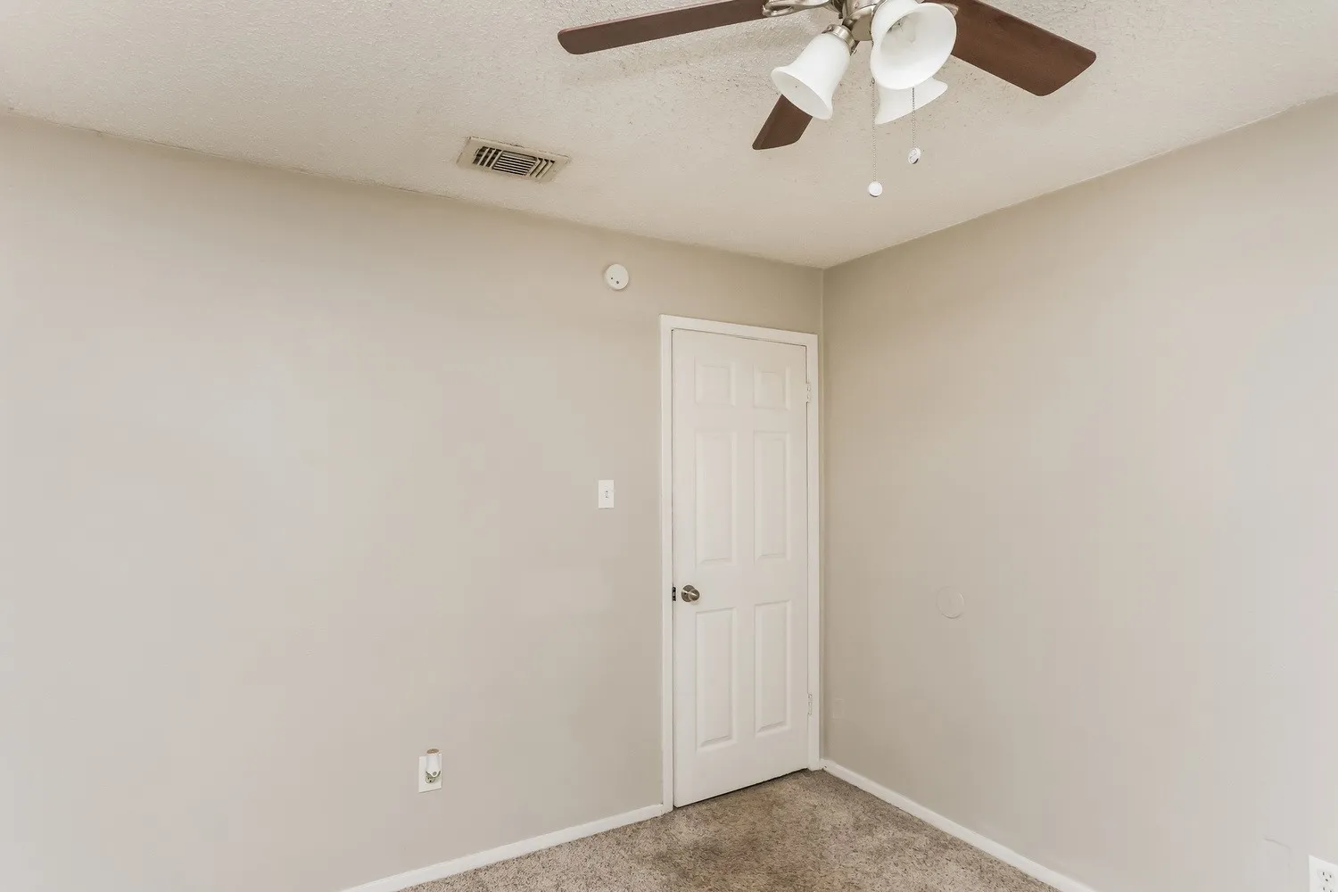 Single Family Residence For Rent in Tarrant County , 7404 Cheryl Court, Watauga, Texas 76148, 3 Bedroom, 3 Bathroom, 2 Garage spaces, 1,502 Sqft, built in 1979, mls#21359468, Real Estate Agent in Watauga, Homes For Rent in Tarrant county, Homes For Rent in Watauga, Realtor in Watauga Texas, Real Estate Brokerage Independent Realty Texas, Luminita Cordes Realtor