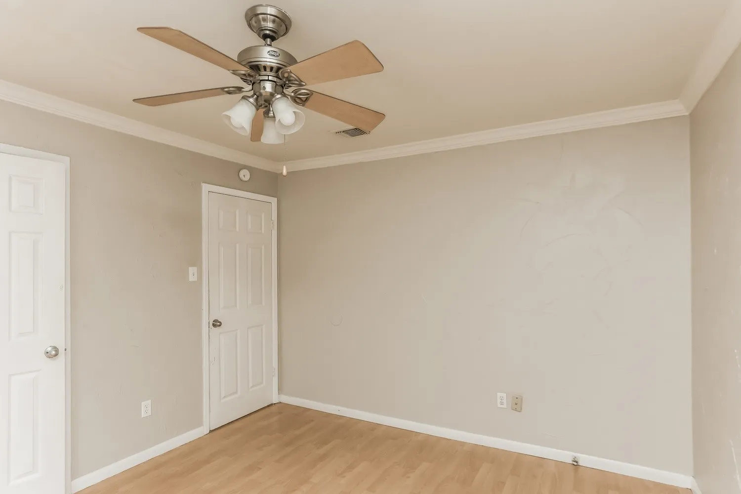 Single Family Residence For Rent in Tarrant County , 7404 Cheryl Court, Watauga, Texas 76148, 3 Bedroom, 3 Bathroom, 2 Garage spaces, 1,502 Sqft, built in 1979, mls#21359468, Real Estate Agent in Watauga, Homes For Rent in Tarrant county, Homes For Rent in Watauga, Realtor in Watauga Texas, Real Estate Brokerage Independent Realty Texas, Luminita Cordes Realtor