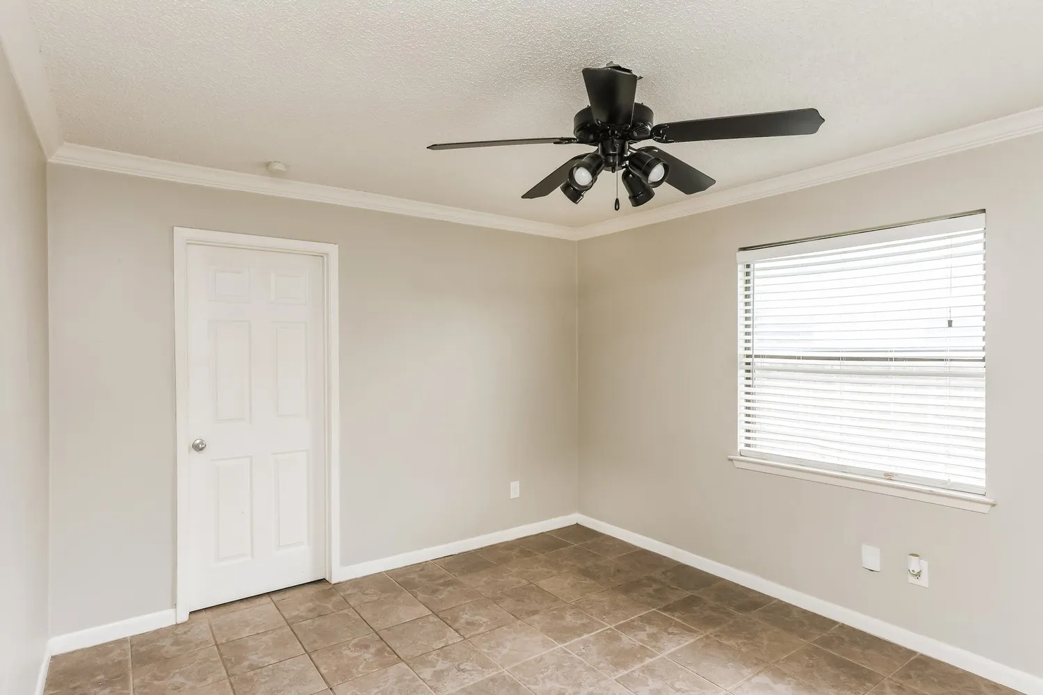 Single Family Residence For Rent in Tarrant County , 7404 Cheryl Court, Watauga, Texas 76148, 3 Bedroom, 3 Bathroom, 2 Garage spaces, 1,502 Sqft, built in 1979, mls#21359468, Real Estate Agent in Watauga, Homes For Rent in Tarrant county, Homes For Rent in Watauga, Realtor in Watauga Texas, Real Estate Brokerage Independent Realty Texas, Luminita Cordes Realtor