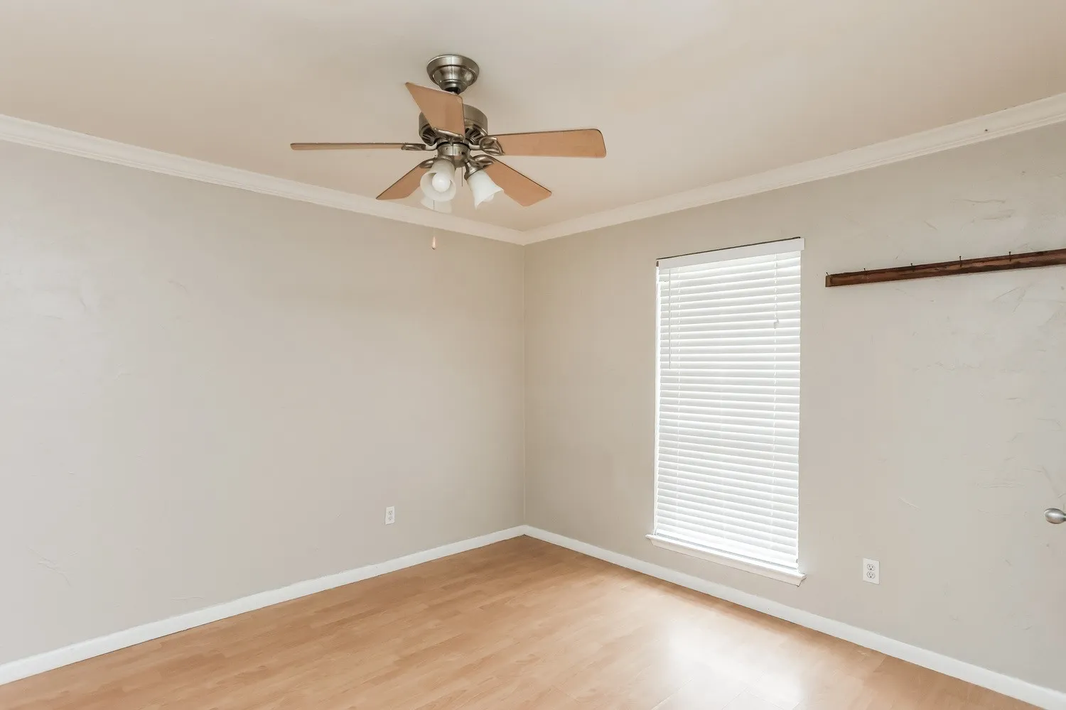 Single Family Residence For Rent in Tarrant County , 7404 Cheryl Court, Watauga, Texas 76148, 3 Bedroom, 3 Bathroom, 2 Garage spaces, 1,502 Sqft, built in 1979, mls#21359468, Real Estate Agent in Watauga, Homes For Rent in Tarrant county, Homes For Rent in Watauga, Realtor in Watauga Texas, Real Estate Brokerage Independent Realty Texas, Luminita Cordes Realtor