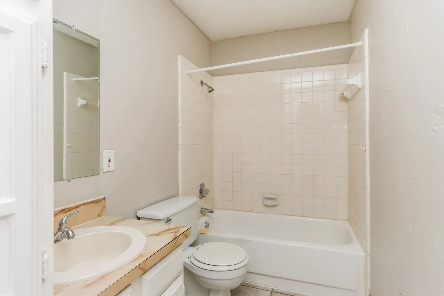 Single Family Residence For Rent in Tarrant County , 7404 Cheryl Court, Watauga, Texas 76148, 3 Bedroom, 3 Bathroom, 2 Garage spaces, 1,502 Sqft, built in 1979, mls#21359468, Real Estate Agent in Watauga, Homes For Rent in Tarrant county, Homes For Rent in Watauga, Realtor in Watauga Texas, Real Estate Brokerage Independent Realty Texas, Luminita Cordes Realtor