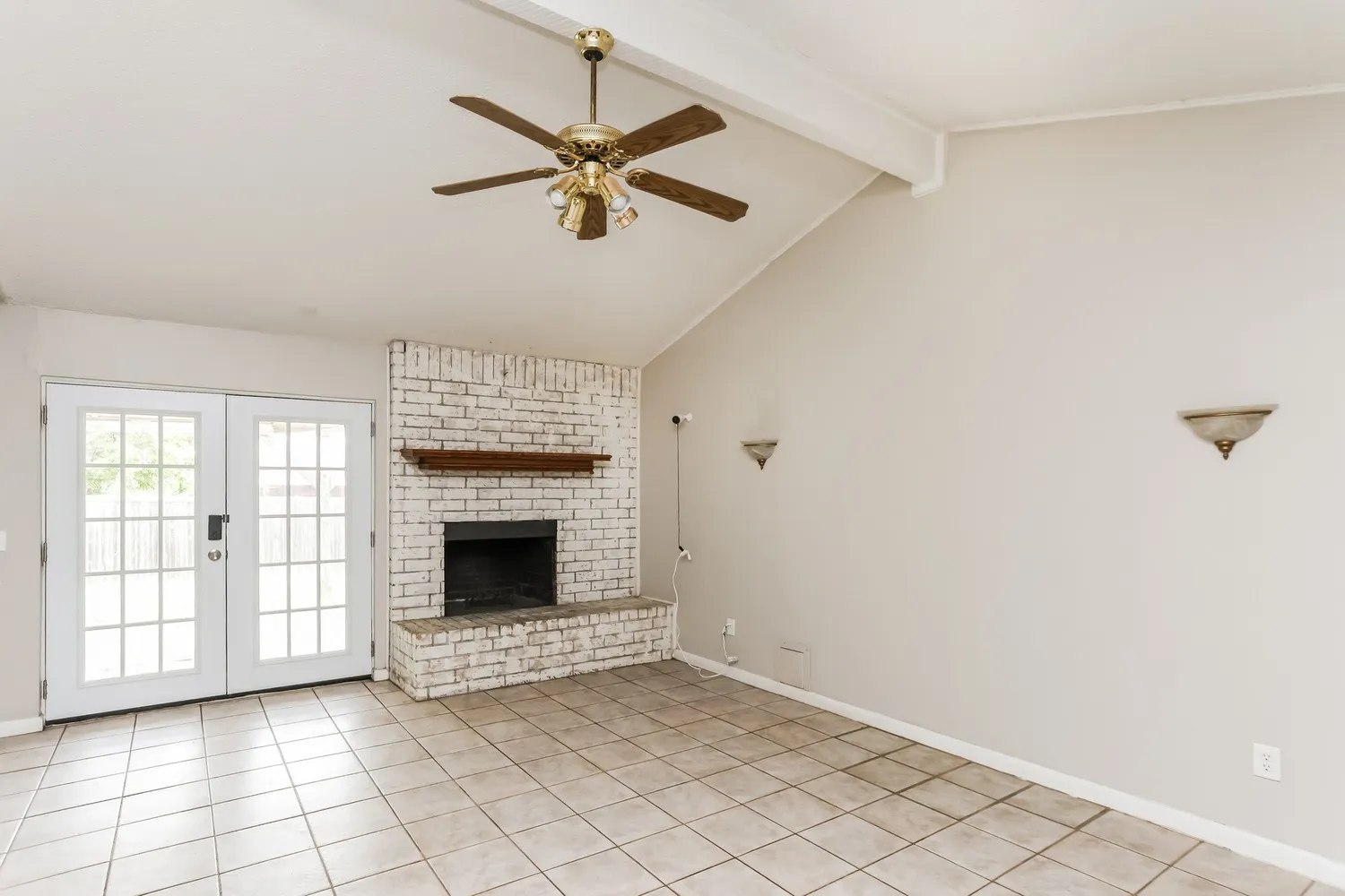 Single Family Residence For Rent in Tarrant County , 7404 Cheryl Court, Watauga, Texas 76148, 3 Bedroom, 3 Bathroom, 2 Garage spaces, 1,502 Sqft, built in 1979, mls#21359468, Real Estate Agent in Watauga, Homes For Rent in Tarrant county, Homes For Rent in Watauga, Realtor in Watauga Texas, Real Estate Brokerage Independent Realty Texas, Luminita Cordes Realtor