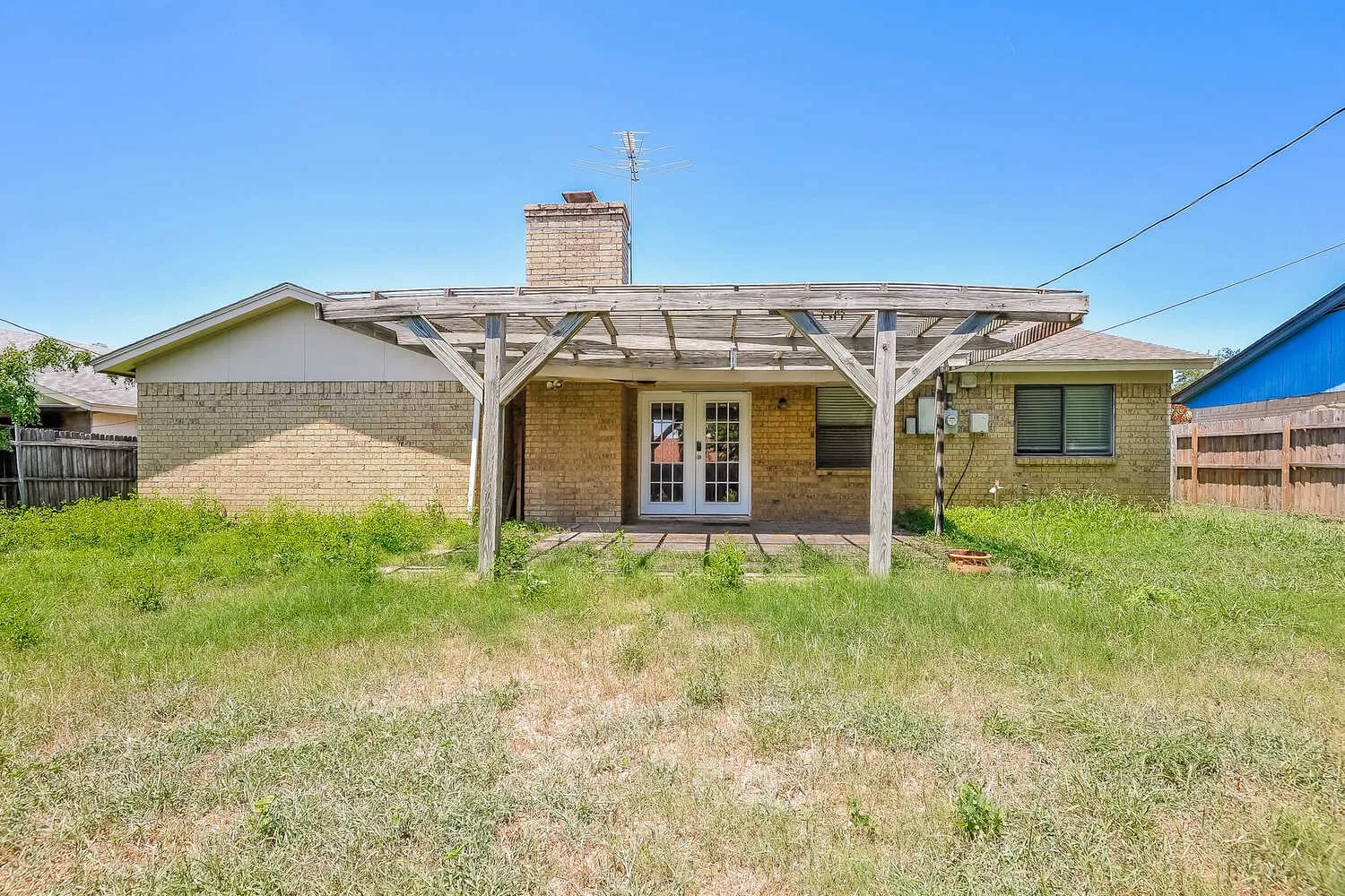 Single Family Residence For Rent in Tarrant County , 7404 Cheryl Court, Watauga, Texas 76148, 3 Bedroom, 3 Bathroom, 2 Garage spaces, 1,502 Sqft, built in 1979, mls#21359468, Real Estate Agent in Watauga, Homes For Rent in Tarrant county, Homes For Rent in Watauga, Realtor in Watauga Texas, Real Estate Brokerage Independent Realty Texas, Luminita Cordes Realtor