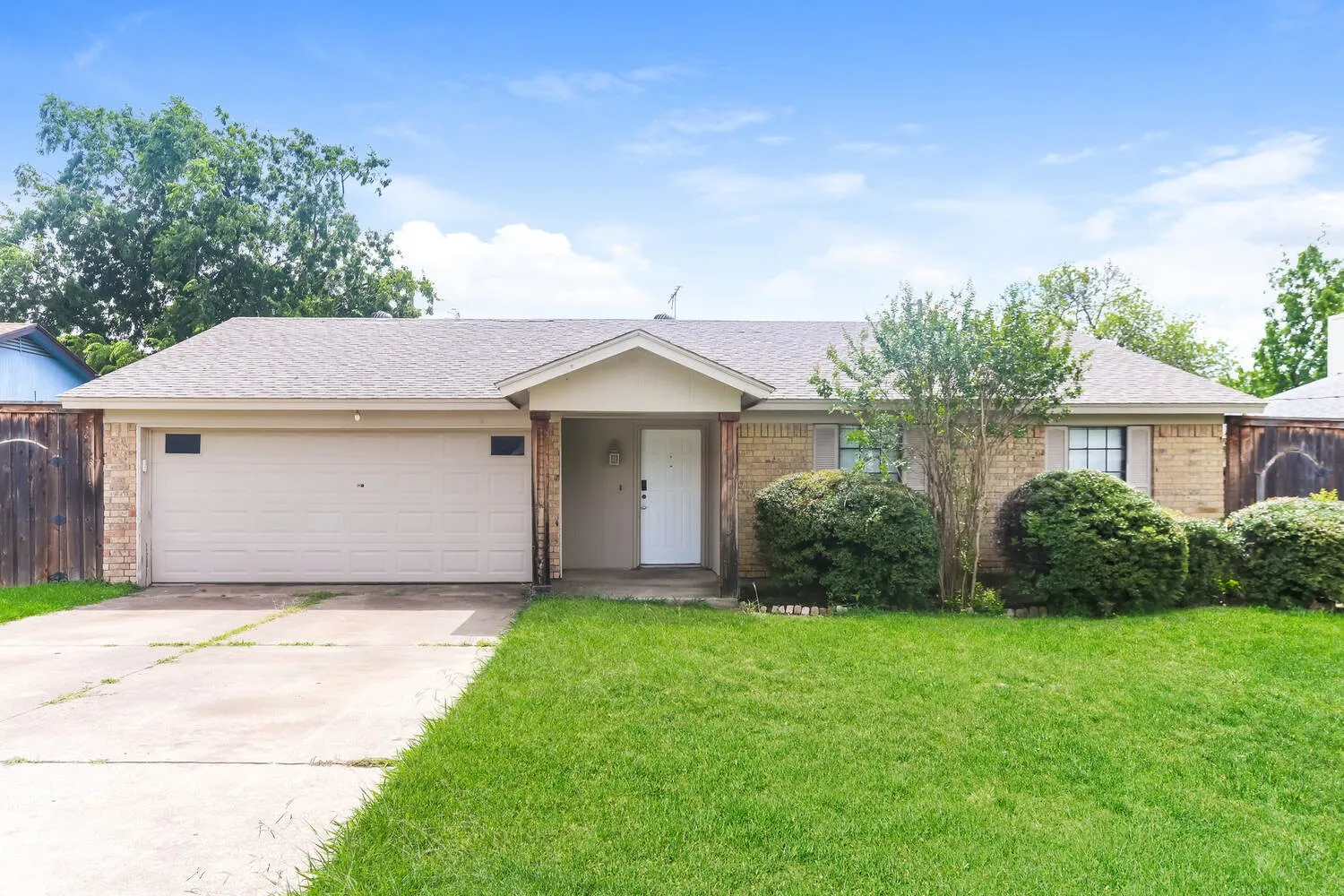 Single Family Residence For Rent in Tarrant County , 7404 Cheryl Court, Watauga, Texas 76148, 3 Bedroom, 3 Bathroom, 2 Garage spaces, 1,502 Sqft, built in 1979, mls#21359468, Real Estate Agent in Watauga, Homes For Rent in Tarrant county, Homes For Rent in Watauga, Realtor in Watauga Texas, Real Estate Brokerage Independent Realty Texas, Luminita Cordes Realtor