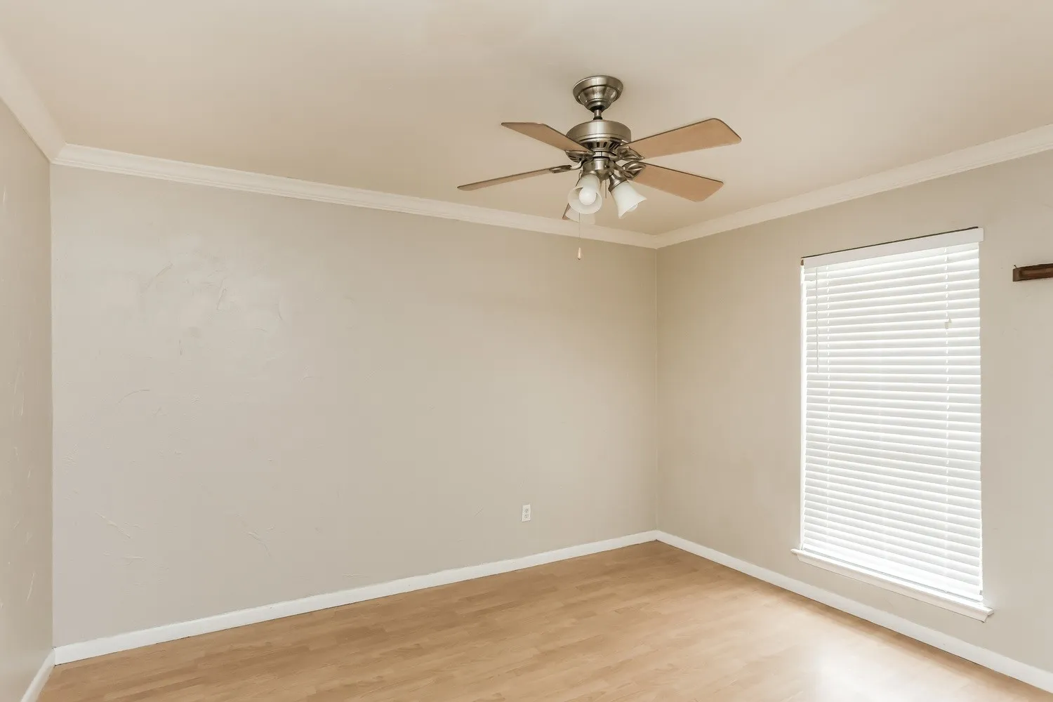 Single Family Residence For Rent in Tarrant County , 7404 Cheryl Court, Watauga, Texas 76148, 3 Bedroom, 3 Bathroom, 2 Garage spaces, 1,502 Sqft, built in 1979, mls#21359468, Real Estate Agent in Watauga, Homes For Rent in Tarrant county, Homes For Rent in Watauga, Realtor in Watauga Texas, Real Estate Brokerage Independent Realty Texas, Luminita Cordes Realtor
