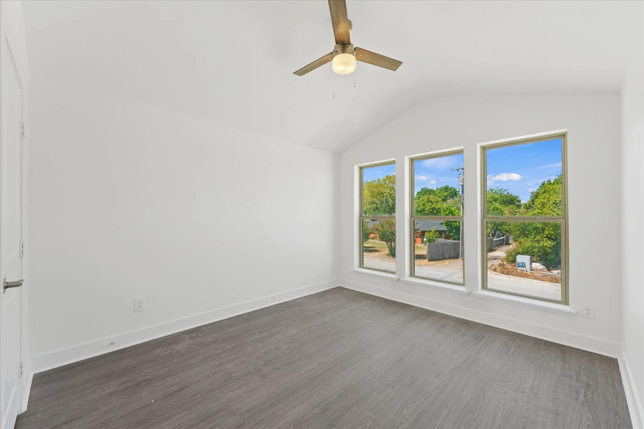 Single Family Residence For Sale in Dallas County , 3792 Wenatche Drive, Dallas, Texas 75233, 4 Bedroom, 4 Bathroom, 2 Garage spaces, 2,907 Sqft, built in 2024, mls#21356469, Real Estate Agent in Dallas, Homes For Sale in Dallas county, Homes For Sale in Dallas, Realtor in Dallas Texas, Real Estate Brokerage Independent Realty Texas, Luminita Cordes Realtor