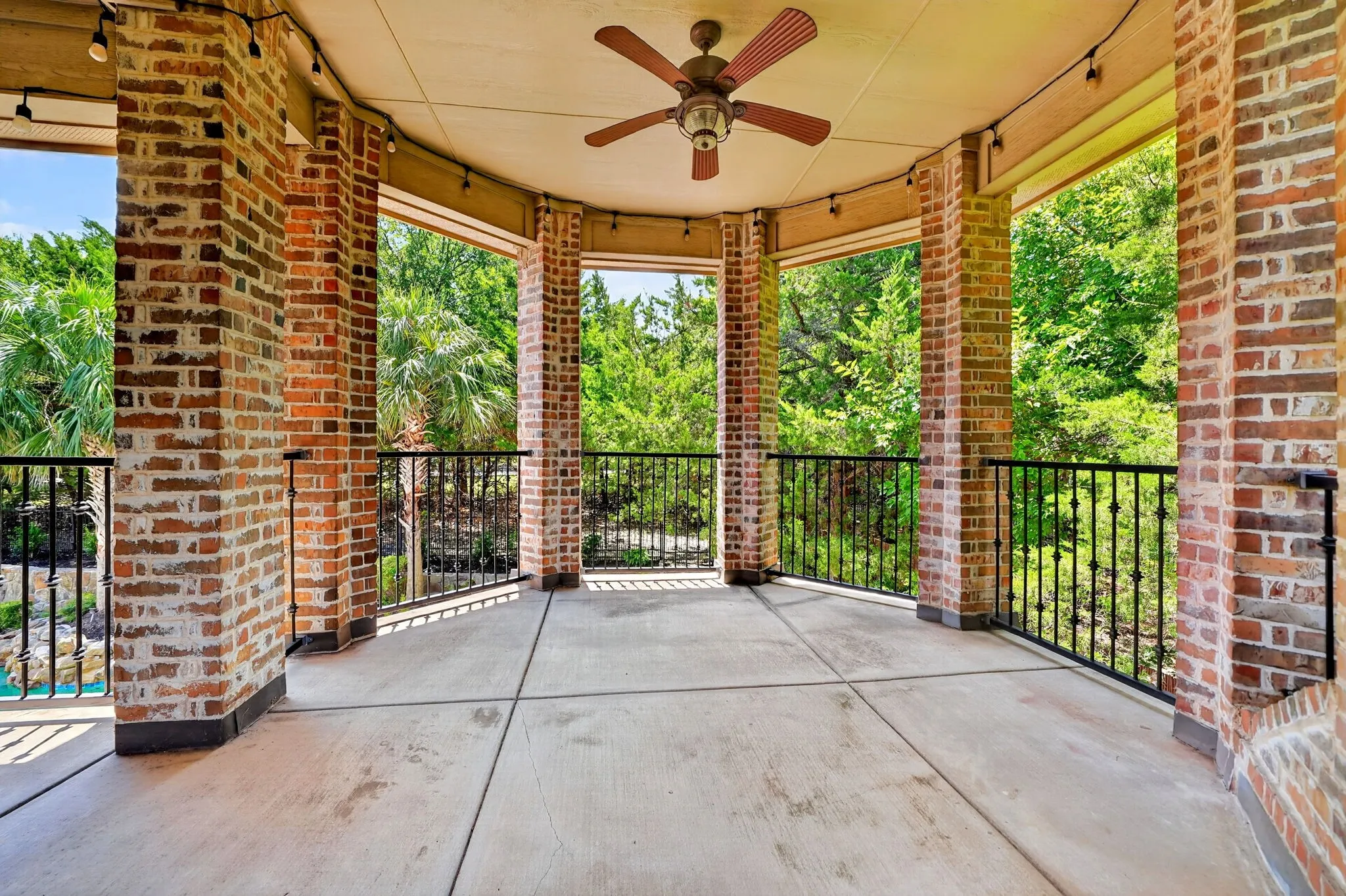 Single Family Residence For Sale in Rockwall County , 117 Mallard Crossing, Heath, Texas 75032, 4 Bedroom, 6 Bathroom, 3 Garage spaces, 4,779 Sqft, built in 2006, mls#21350439, Real Estate Agent in Heath, Homes For Sale in Rockwall county, Homes For Sale in Heath, Realtor in Heath Texas, Real Estate Brokerage Independent Realty Texas, Luminita Cordes Realtor