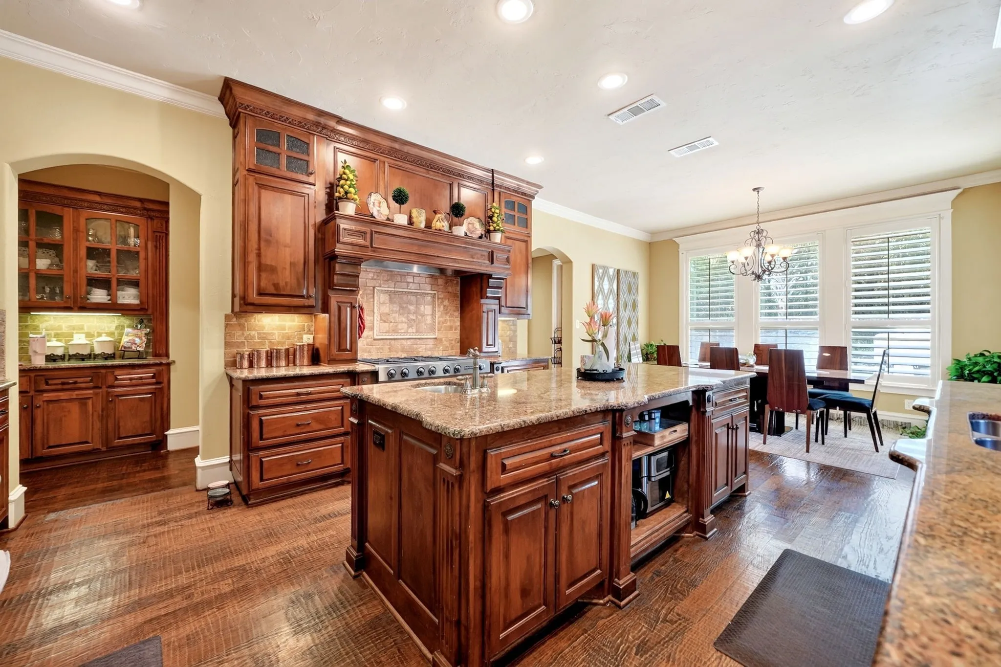 Single Family Residence For Sale in Rockwall County , 117 Mallard Crossing, Heath, Texas 75032, 4 Bedroom, 6 Bathroom, 3 Garage spaces, 4,779 Sqft, built in 2006, mls#21350439, Real Estate Agent in Heath, Homes For Sale in Rockwall county, Homes For Sale in Heath, Realtor in Heath Texas, Real Estate Brokerage Independent Realty Texas, Luminita Cordes Realtor