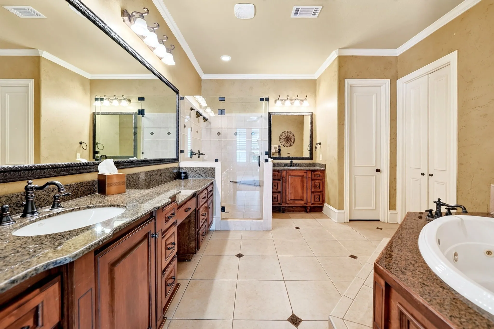 Single Family Residence For Sale in Rockwall County , 117 Mallard Crossing, Heath, Texas 75032, 4 Bedroom, 6 Bathroom, 3 Garage spaces, 4,779 Sqft, built in 2006, mls#21350439, Real Estate Agent in Heath, Homes For Sale in Rockwall county, Homes For Sale in Heath, Realtor in Heath Texas, Real Estate Brokerage Independent Realty Texas, Luminita Cordes Realtor