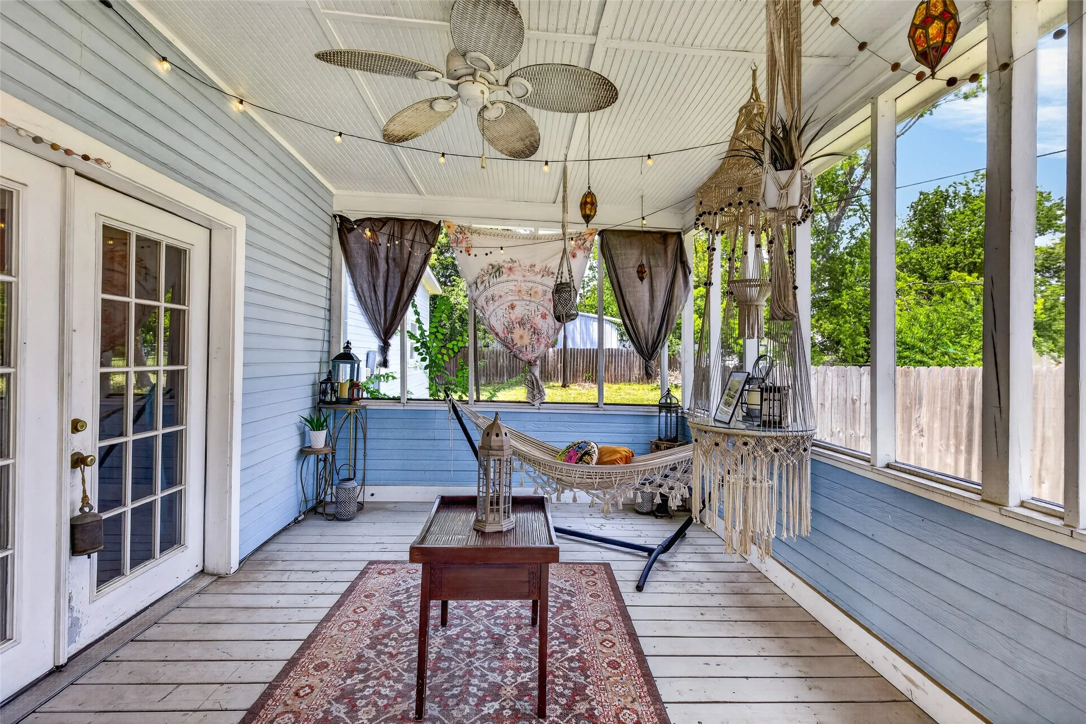 Single Family Residence For Sale in Kaufman County , 605 E 9th Street, Kemp, Texas 75143, 3 Bedroom, 3 Bathroom, Garage spaces, 2,482 Sqft, built in 1930, mls#21358367, Real Estate Agent in Kemp, Homes For Sale in Kaufman county, Homes For Sale in Kemp, Realtor in Kemp Texas, Real Estate Brokerage Independent Realty Texas, Luminita Cordes Realtor
