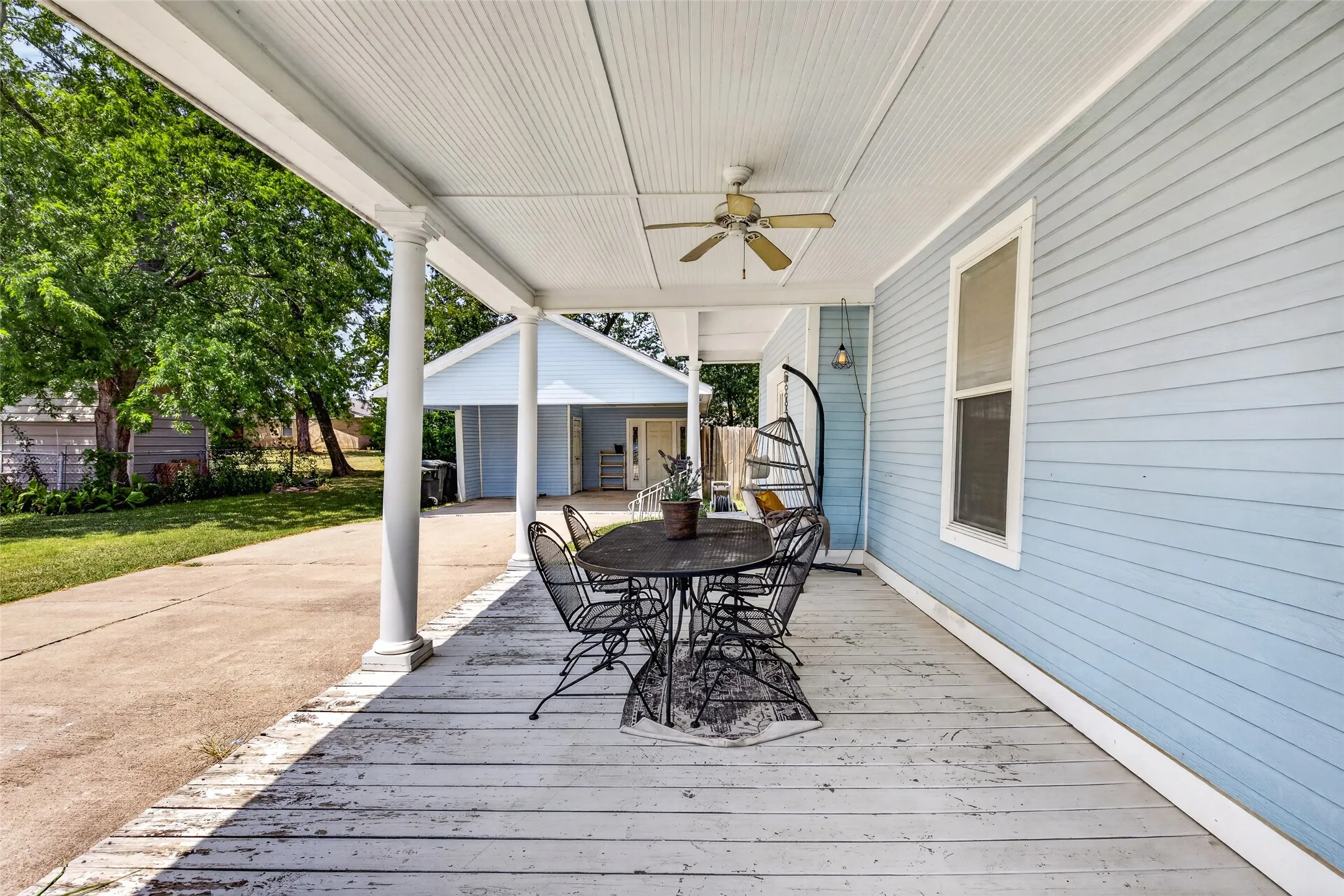 Single Family Residence For Sale in Kaufman County , 605 E 9th Street, Kemp, Texas 75143, 3 Bedroom, 3 Bathroom, Garage spaces, 2,482 Sqft, built in 1930, mls#21358367, Real Estate Agent in Kemp, Homes For Sale in Kaufman county, Homes For Sale in Kemp, Realtor in Kemp Texas, Real Estate Brokerage Independent Realty Texas, Luminita Cordes Realtor