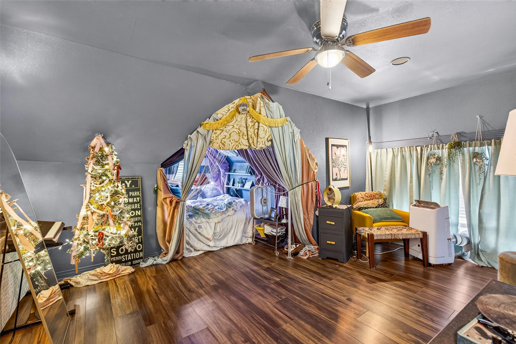 Single Family Residence For Sale in Kaufman County , 605 E 9th Street, Kemp, Texas 75143, 3 Bedroom, 3 Bathroom, Garage spaces, 2,482 Sqft, built in 1930, mls#21358367, Real Estate Agent in Kemp, Homes For Sale in Kaufman county, Homes For Sale in Kemp, Realtor in Kemp Texas, Real Estate Brokerage Independent Realty Texas, Luminita Cordes Realtor