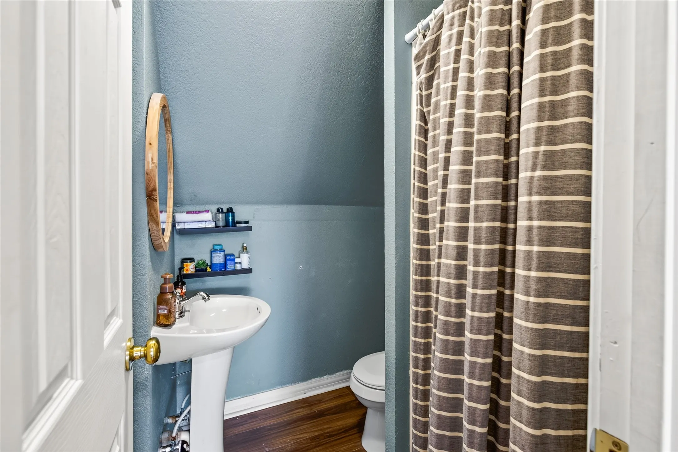 Single Family Residence For Sale in Kaufman County , 605 E 9th Street, Kemp, Texas 75143, 3 Bedroom, 3 Bathroom, Garage spaces, 2,482 Sqft, built in 1930, mls#21358367, Real Estate Agent in Kemp, Homes For Sale in Kaufman county, Homes For Sale in Kemp, Realtor in Kemp Texas, Real Estate Brokerage Independent Realty Texas, Luminita Cordes Realtor
