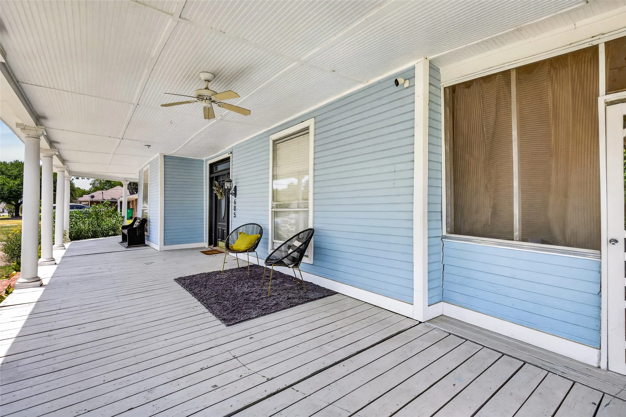 Single Family Residence For Sale in Kaufman County , 605 E 9th Street, Kemp, Texas 75143, 3 Bedroom, 3 Bathroom, Garage spaces, 2,482 Sqft, built in 1930, mls#21358367, Real Estate Agent in Kemp, Homes For Sale in Kaufman county, Homes For Sale in Kemp, Realtor in Kemp Texas, Real Estate Brokerage Independent Realty Texas, Luminita Cordes Realtor
