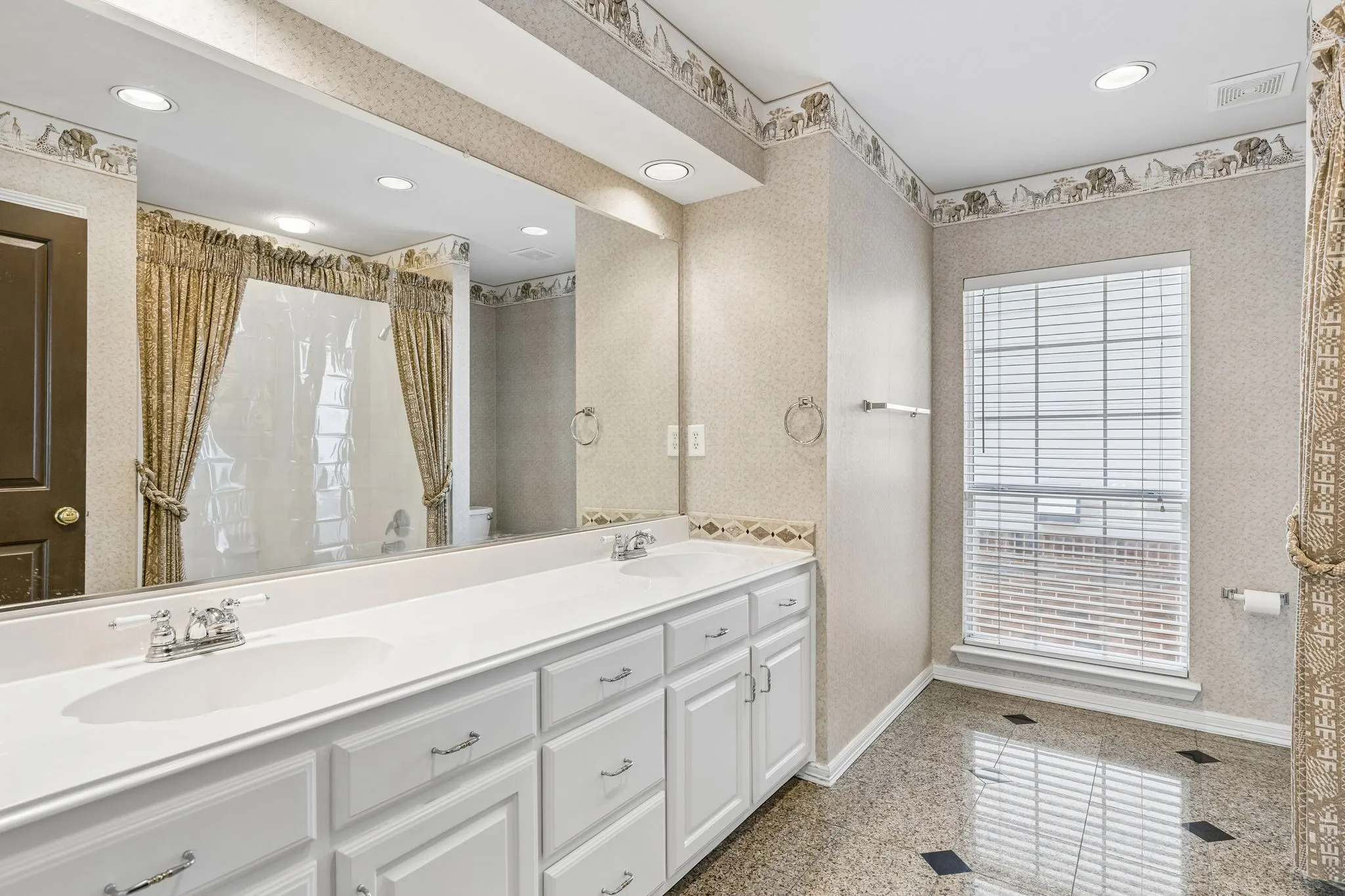 Single Family Residence For Sale in Collin County , 4020 Stonehollow Way, Dallas, Texas 75287, 3 Bedroom, 3 Bathroom, 2 Garage spaces, 2,755 Sqft, built in 1995, mls#21359046, Real Estate Agent in Dallas, Homes For Sale in Collin county, Homes For Sale in Dallas, Realtor in Dallas Texas, Real Estate Brokerage Independent Realty Texas, Luminita Cordes Realtor