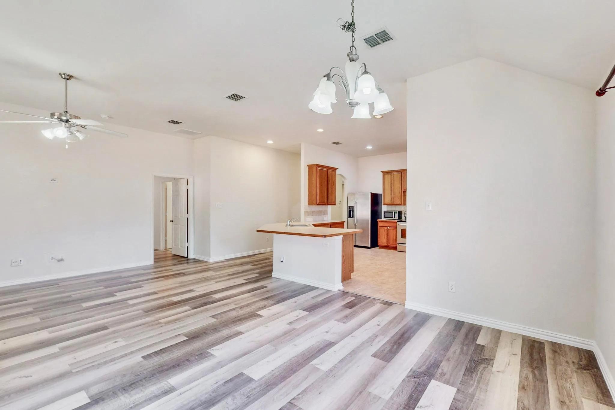 Single Family Residence For Rent in Dallas County , 1216 Lake Forest Drive, Grand Prairie, Texas 75052, 4 Bedroom, 2 Bathroom, 2 Garage spaces, 1,964 Sqft, built in 2005, mls#21359438, Real Estate Agent in Grand Prairie, Homes For Rent in Dallas county, Homes For Rent in Grand Prairie, Realtor in Grand Prairie Texas, Real Estate Brokerage Independent Realty Texas, Luminita Cordes Realtor