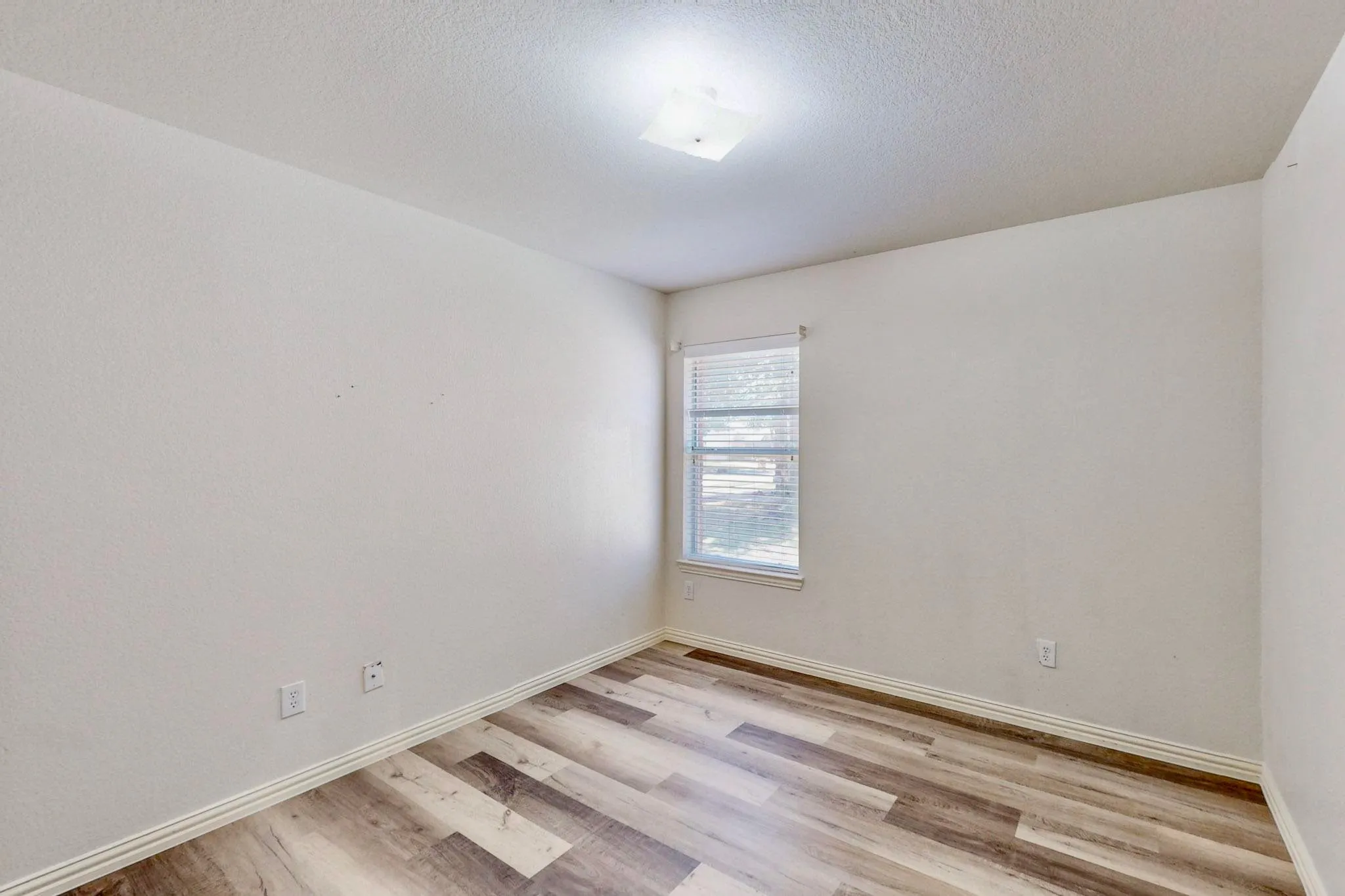 Single Family Residence For Rent in Dallas County , 1216 Lake Forest Drive, Grand Prairie, Texas 75052, 4 Bedroom, 2 Bathroom, 2 Garage spaces, 1,964 Sqft, built in 2005, mls#21359438, Real Estate Agent in Grand Prairie, Homes For Rent in Dallas county, Homes For Rent in Grand Prairie, Realtor in Grand Prairie Texas, Real Estate Brokerage Independent Realty Texas, Luminita Cordes Realtor