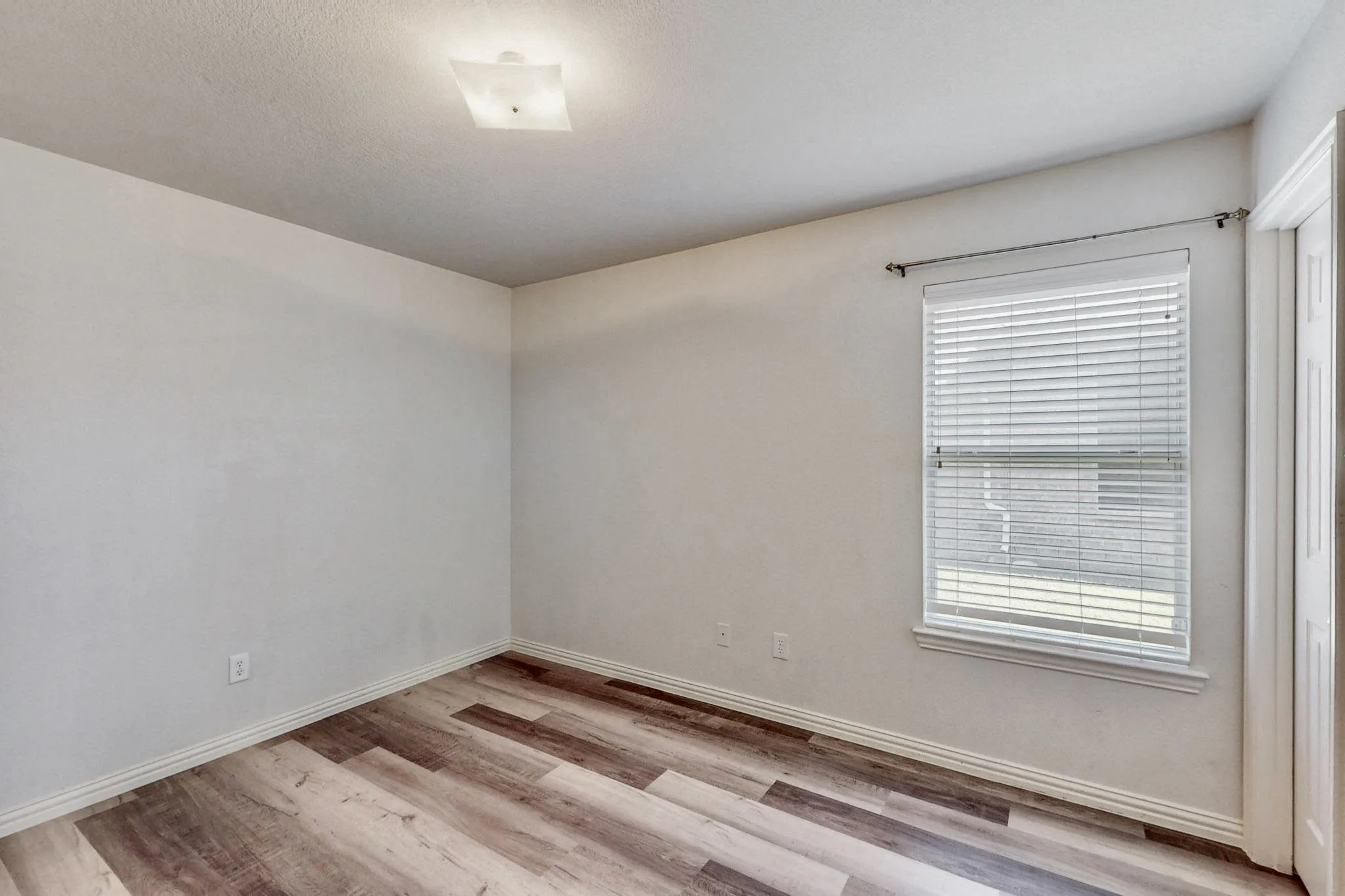 Single Family Residence For Rent in Dallas County , 1216 Lake Forest Drive, Grand Prairie, Texas 75052, 4 Bedroom, 2 Bathroom, 2 Garage spaces, 1,964 Sqft, built in 2005, mls#21359438, Real Estate Agent in Grand Prairie, Homes For Rent in Dallas county, Homes For Rent in Grand Prairie, Realtor in Grand Prairie Texas, Real Estate Brokerage Independent Realty Texas, Luminita Cordes Realtor