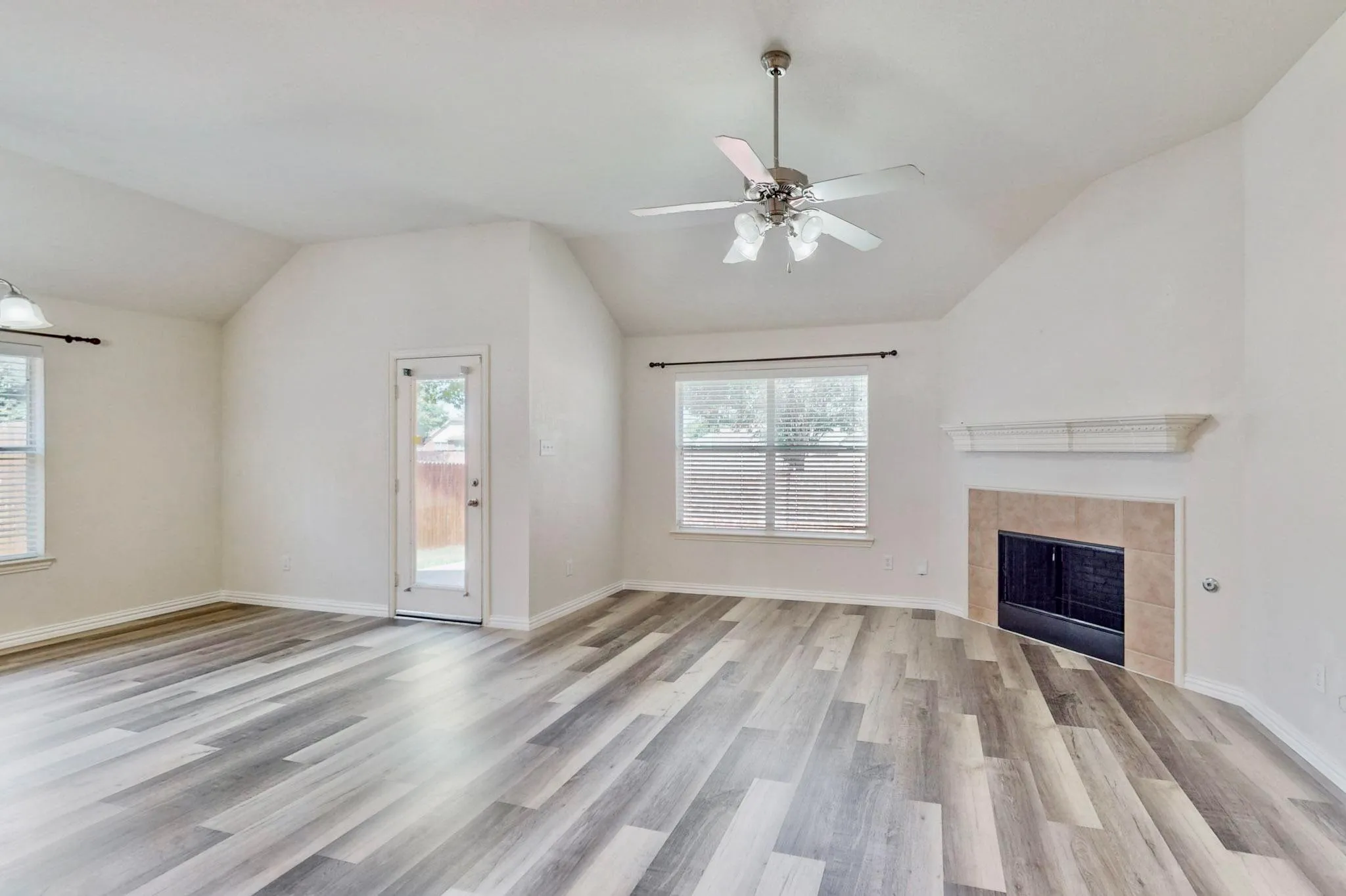 Single Family Residence For Rent in Dallas County , 1216 Lake Forest Drive, Grand Prairie, Texas 75052, 4 Bedroom, 2 Bathroom, 2 Garage spaces, 1,964 Sqft, built in 2005, mls#21359438, Real Estate Agent in Grand Prairie, Homes For Rent in Dallas county, Homes For Rent in Grand Prairie, Realtor in Grand Prairie Texas, Real Estate Brokerage Independent Realty Texas, Luminita Cordes Realtor