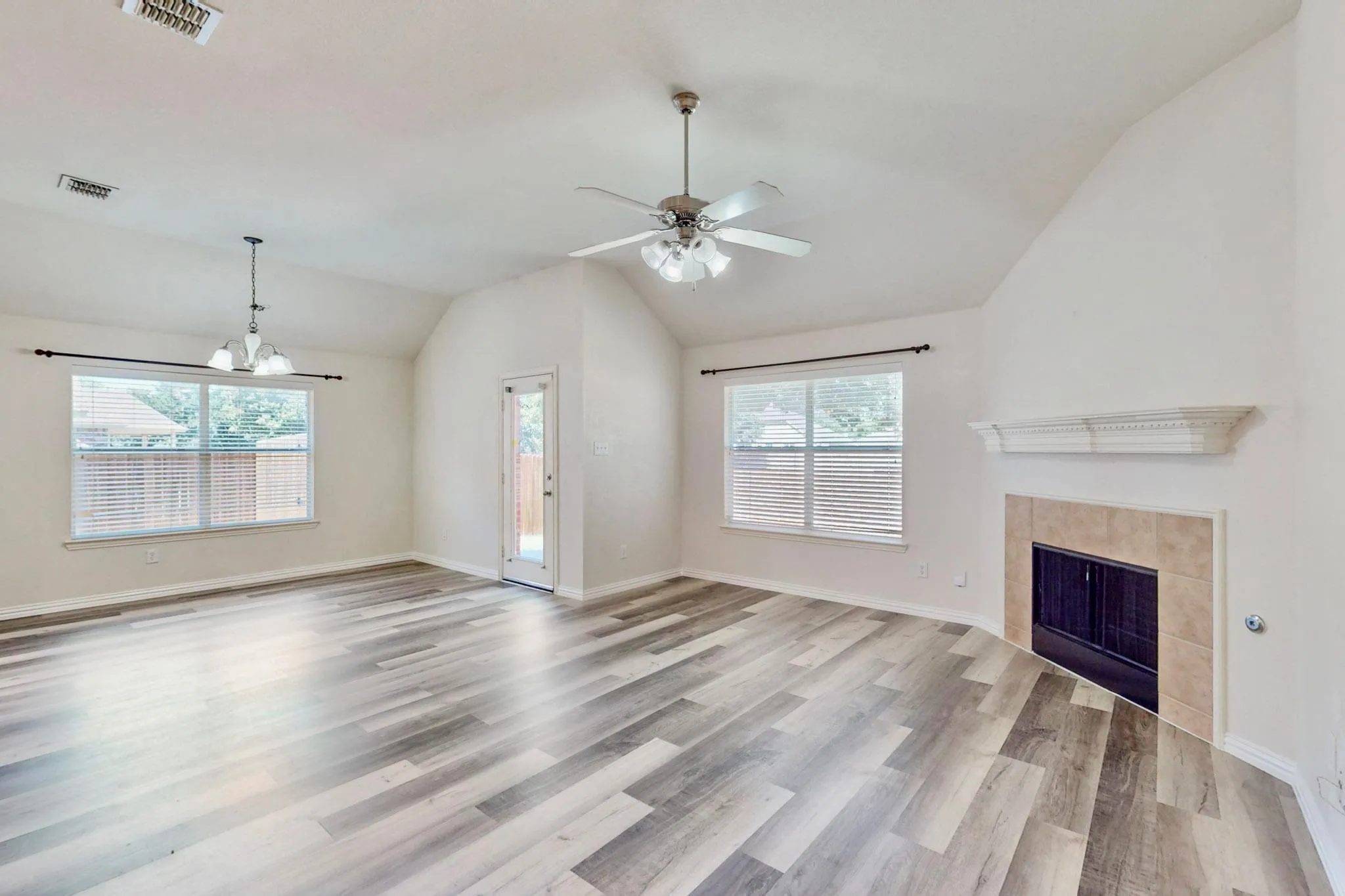 Single Family Residence For Rent in Dallas County , 1216 Lake Forest Drive, Grand Prairie, Texas 75052, 4 Bedroom, 2 Bathroom, 2 Garage spaces, 1,964 Sqft, built in 2005, mls#21359438, Real Estate Agent in Grand Prairie, Homes For Rent in Dallas county, Homes For Rent in Grand Prairie, Realtor in Grand Prairie Texas, Real Estate Brokerage Independent Realty Texas, Luminita Cordes Realtor
