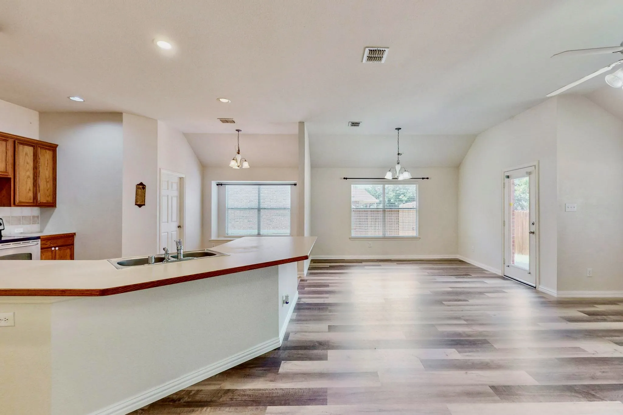 Single Family Residence For Rent in Dallas County , 1216 Lake Forest Drive, Grand Prairie, Texas 75052, 4 Bedroom, 2 Bathroom, 2 Garage spaces, 1,964 Sqft, built in 2005, mls#21359438, Real Estate Agent in Grand Prairie, Homes For Rent in Dallas county, Homes For Rent in Grand Prairie, Realtor in Grand Prairie Texas, Real Estate Brokerage Independent Realty Texas, Luminita Cordes Realtor