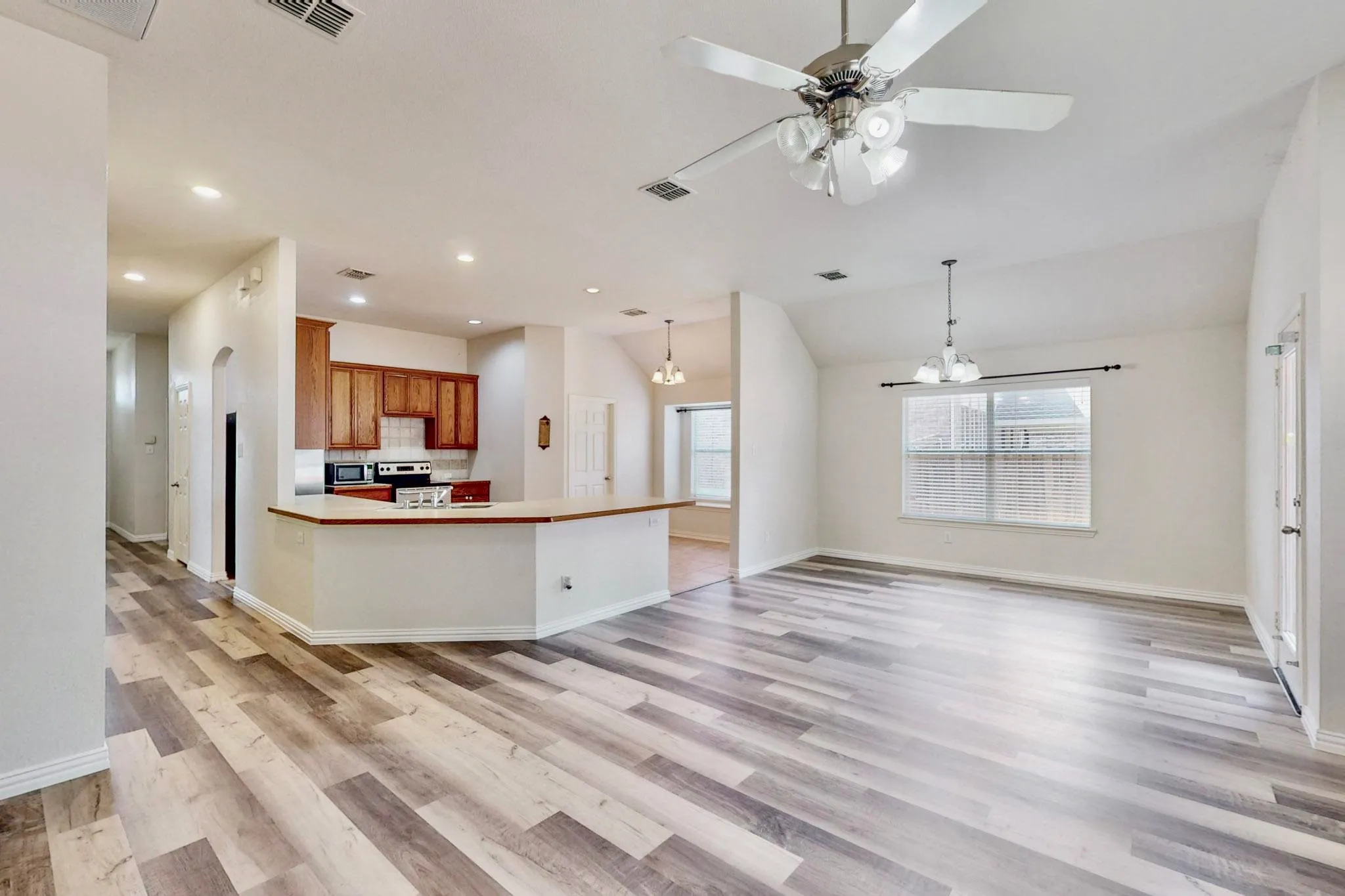 Single Family Residence For Rent in Dallas County , 1216 Lake Forest Drive, Grand Prairie, Texas 75052, 4 Bedroom, 2 Bathroom, 2 Garage spaces, 1,964 Sqft, built in 2005, mls#21359438, Real Estate Agent in Grand Prairie, Homes For Rent in Dallas county, Homes For Rent in Grand Prairie, Realtor in Grand Prairie Texas, Real Estate Brokerage Independent Realty Texas, Luminita Cordes Realtor