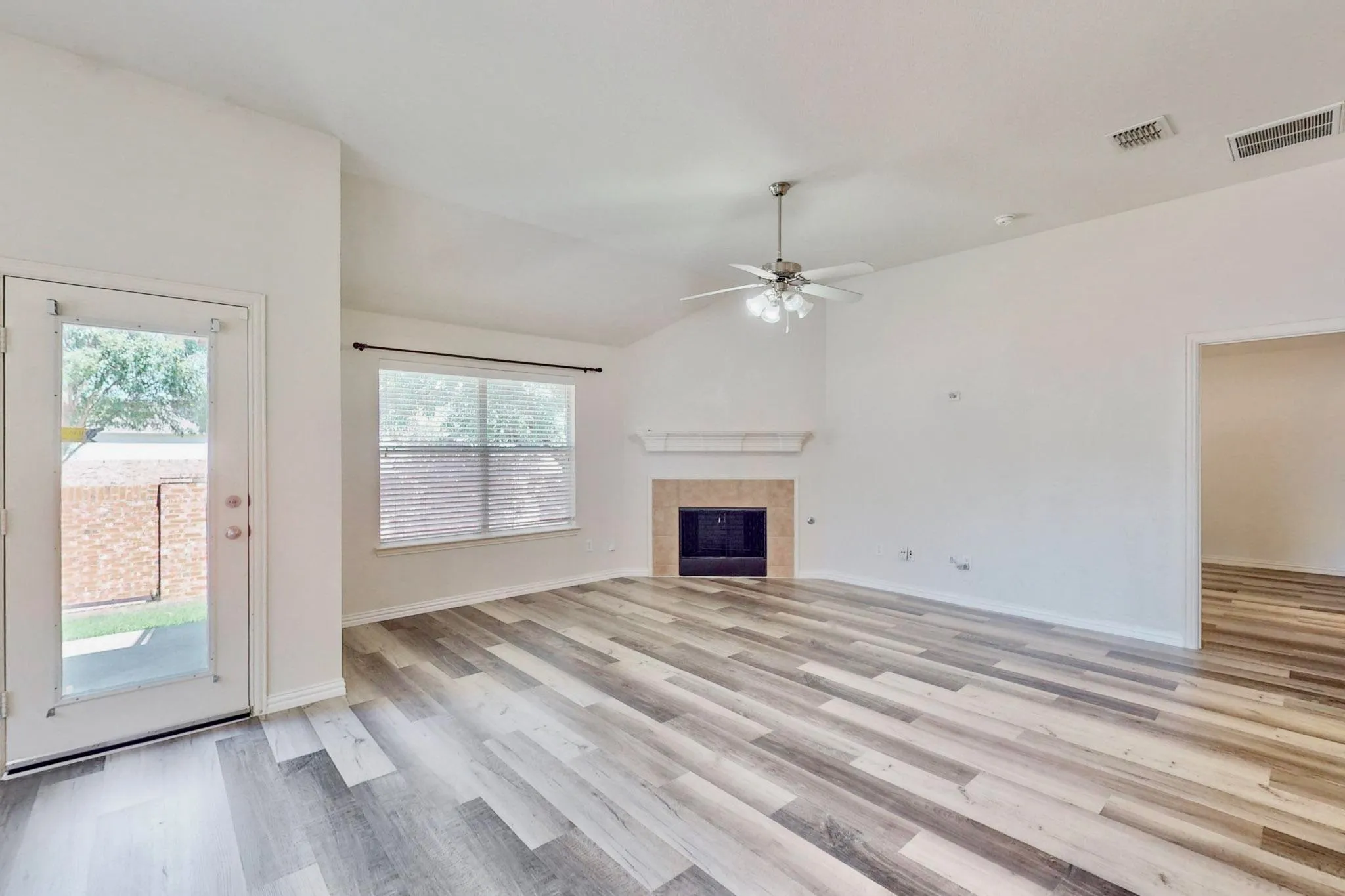 Single Family Residence For Rent in Dallas County , 1216 Lake Forest Drive, Grand Prairie, Texas 75052, 4 Bedroom, 2 Bathroom, 2 Garage spaces, 1,964 Sqft, built in 2005, mls#21359438, Real Estate Agent in Grand Prairie, Homes For Rent in Dallas county, Homes For Rent in Grand Prairie, Realtor in Grand Prairie Texas, Real Estate Brokerage Independent Realty Texas, Luminita Cordes Realtor