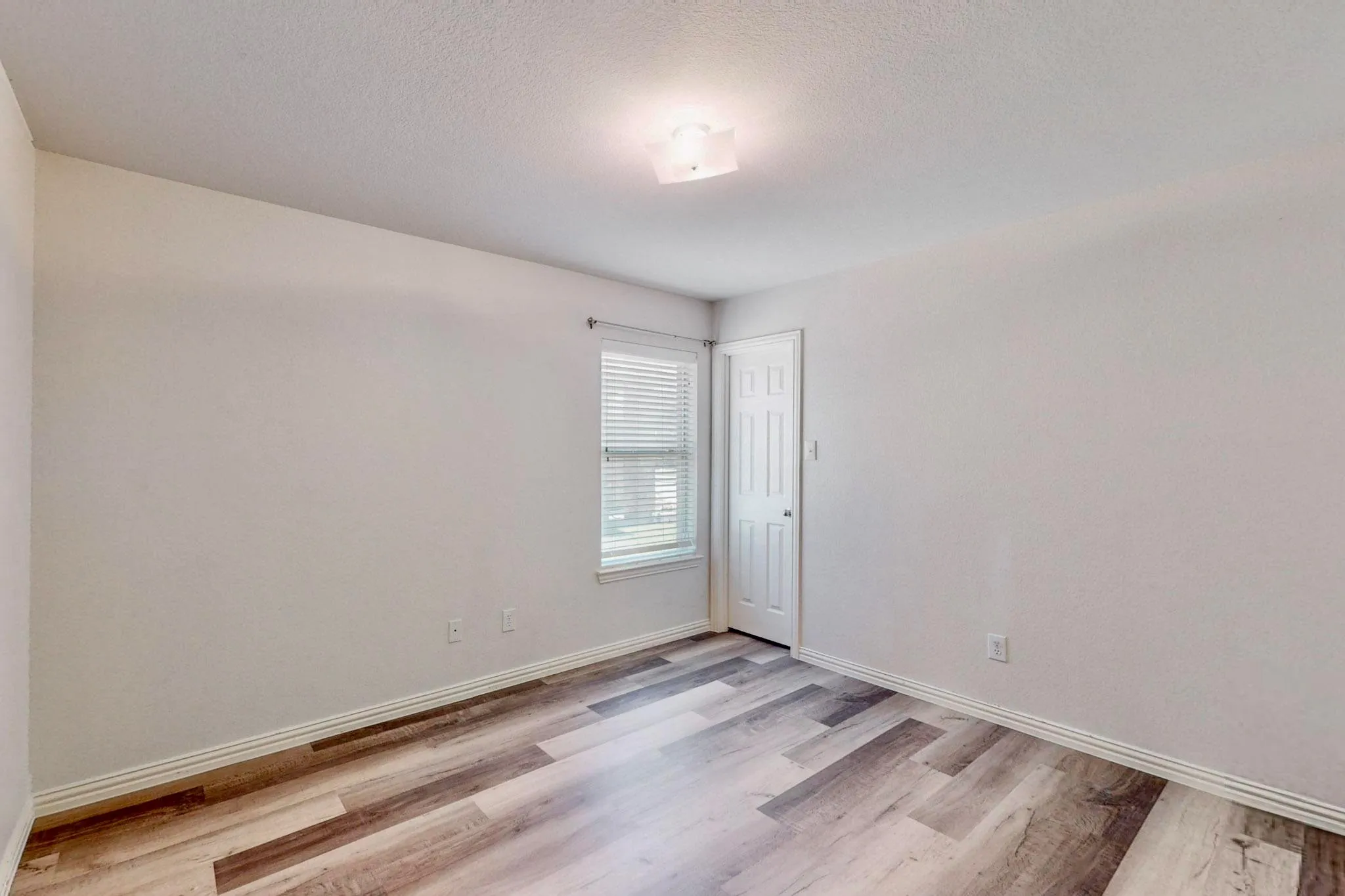 Single Family Residence For Rent in Dallas County , 1216 Lake Forest Drive, Grand Prairie, Texas 75052, 4 Bedroom, 2 Bathroom, 2 Garage spaces, 1,964 Sqft, built in 2005, mls#21359438, Real Estate Agent in Grand Prairie, Homes For Rent in Dallas county, Homes For Rent in Grand Prairie, Realtor in Grand Prairie Texas, Real Estate Brokerage Independent Realty Texas, Luminita Cordes Realtor