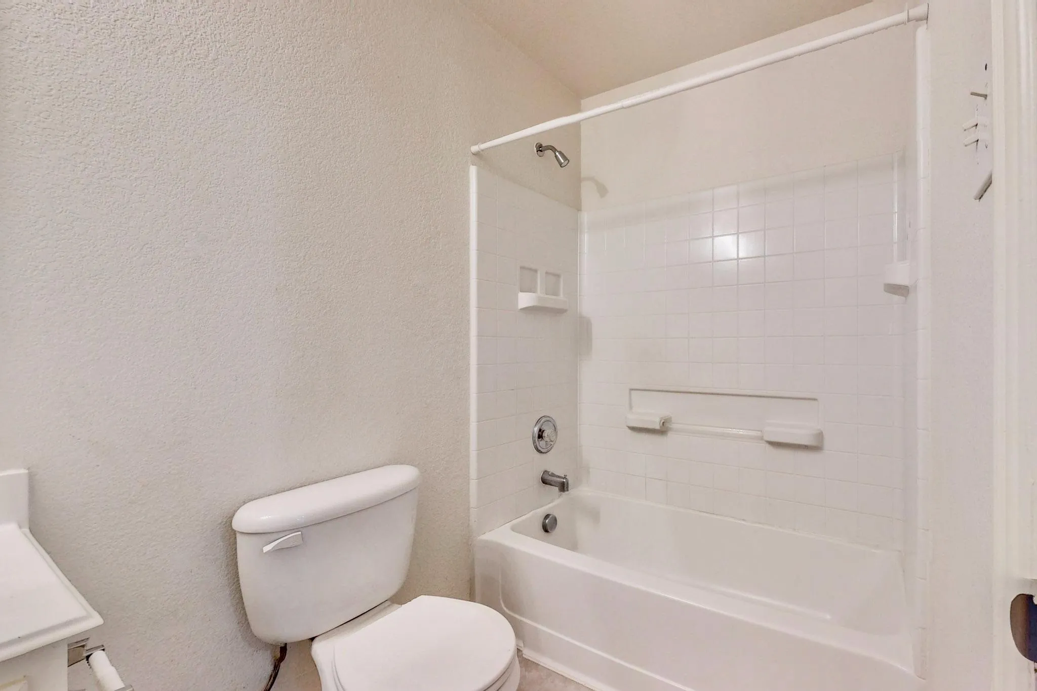 Single Family Residence For Rent in Dallas County , 1216 Lake Forest Drive, Grand Prairie, Texas 75052, 4 Bedroom, 2 Bathroom, 2 Garage spaces, 1,964 Sqft, built in 2005, mls#21359438, Real Estate Agent in Grand Prairie, Homes For Rent in Dallas county, Homes For Rent in Grand Prairie, Realtor in Grand Prairie Texas, Real Estate Brokerage Independent Realty Texas, Luminita Cordes Realtor