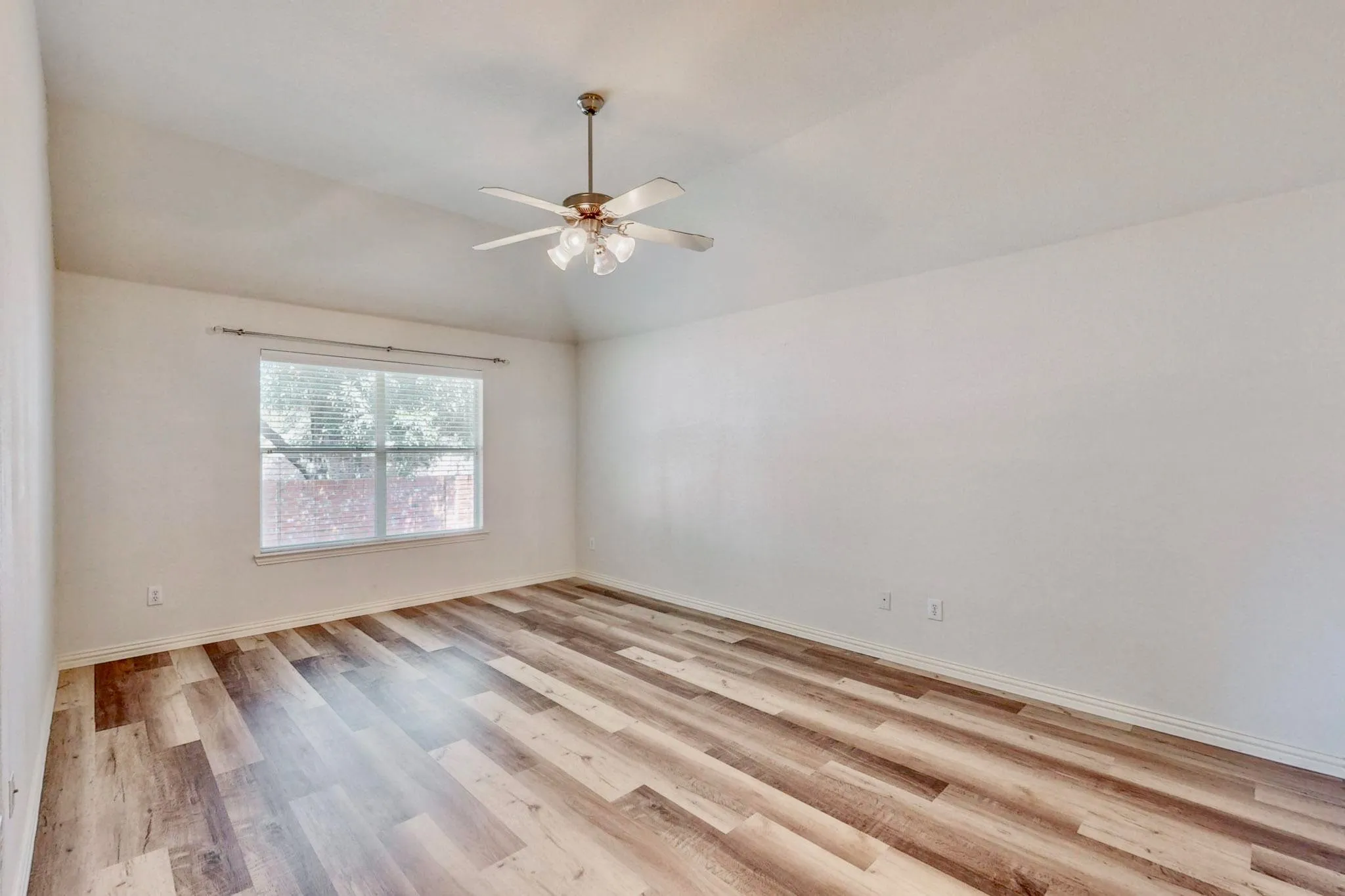 Single Family Residence For Rent in Dallas County , 1216 Lake Forest Drive, Grand Prairie, Texas 75052, 4 Bedroom, 2 Bathroom, 2 Garage spaces, 1,964 Sqft, built in 2005, mls#21359438, Real Estate Agent in Grand Prairie, Homes For Rent in Dallas county, Homes For Rent in Grand Prairie, Realtor in Grand Prairie Texas, Real Estate Brokerage Independent Realty Texas, Luminita Cordes Realtor