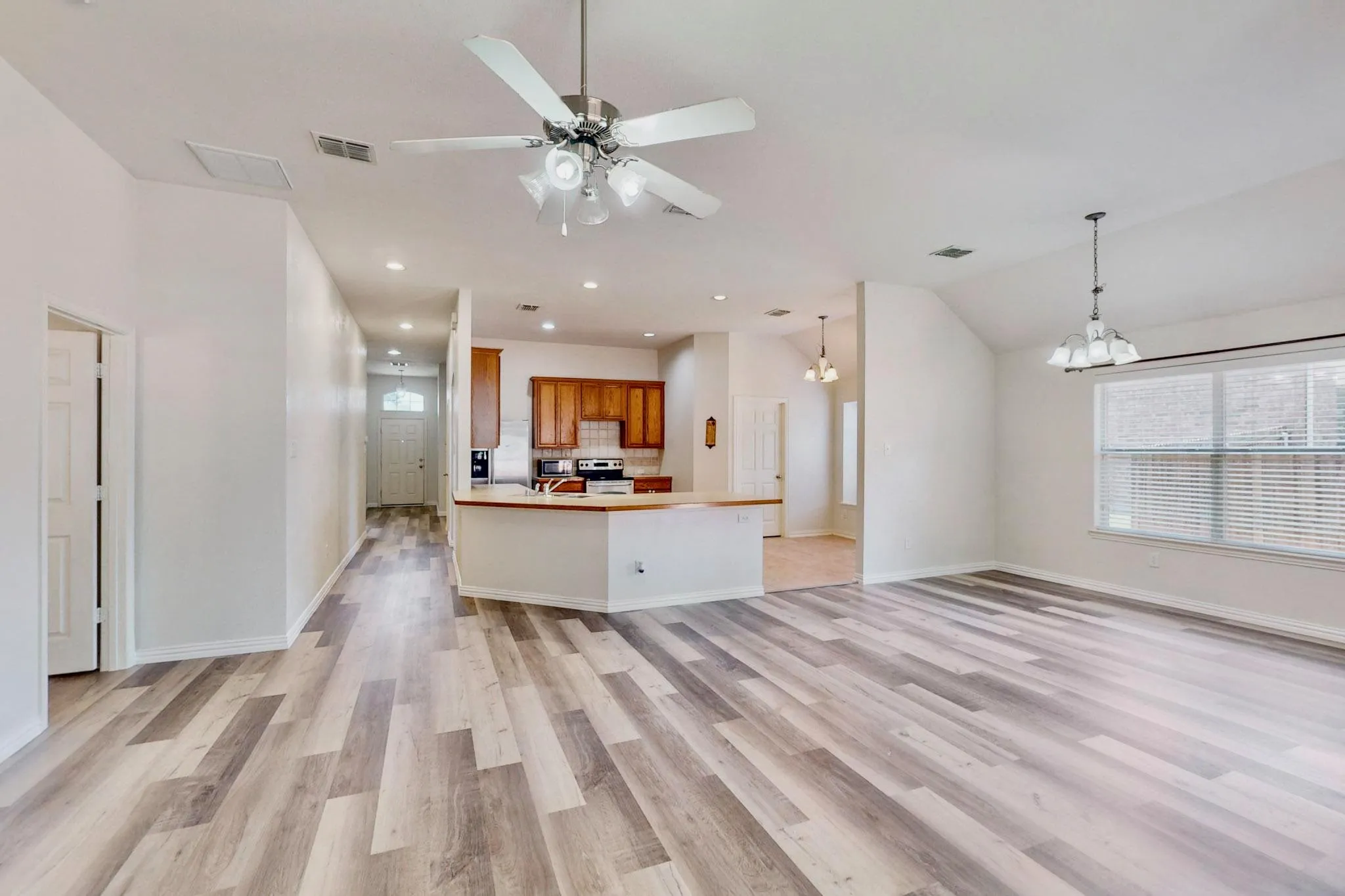 Single Family Residence For Rent in Dallas County , 1216 Lake Forest Drive, Grand Prairie, Texas 75052, 4 Bedroom, 2 Bathroom, 2 Garage spaces, 1,964 Sqft, built in 2005, mls#21359438, Real Estate Agent in Grand Prairie, Homes For Rent in Dallas county, Homes For Rent in Grand Prairie, Realtor in Grand Prairie Texas, Real Estate Brokerage Independent Realty Texas, Luminita Cordes Realtor