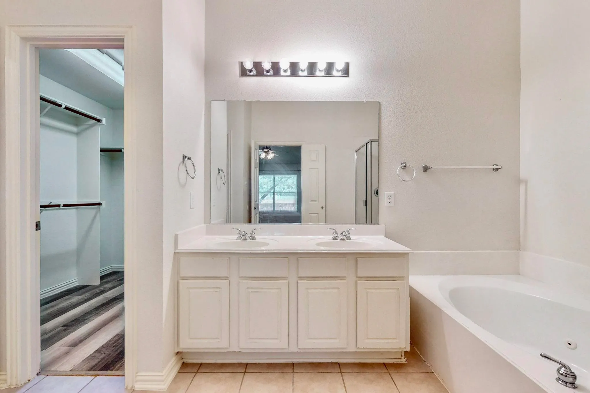 Single Family Residence For Rent in Dallas County , 1216 Lake Forest Drive, Grand Prairie, Texas 75052, 4 Bedroom, 2 Bathroom, 2 Garage spaces, 1,964 Sqft, built in 2005, mls#21359438, Real Estate Agent in Grand Prairie, Homes For Rent in Dallas county, Homes For Rent in Grand Prairie, Realtor in Grand Prairie Texas, Real Estate Brokerage Independent Realty Texas, Luminita Cordes Realtor