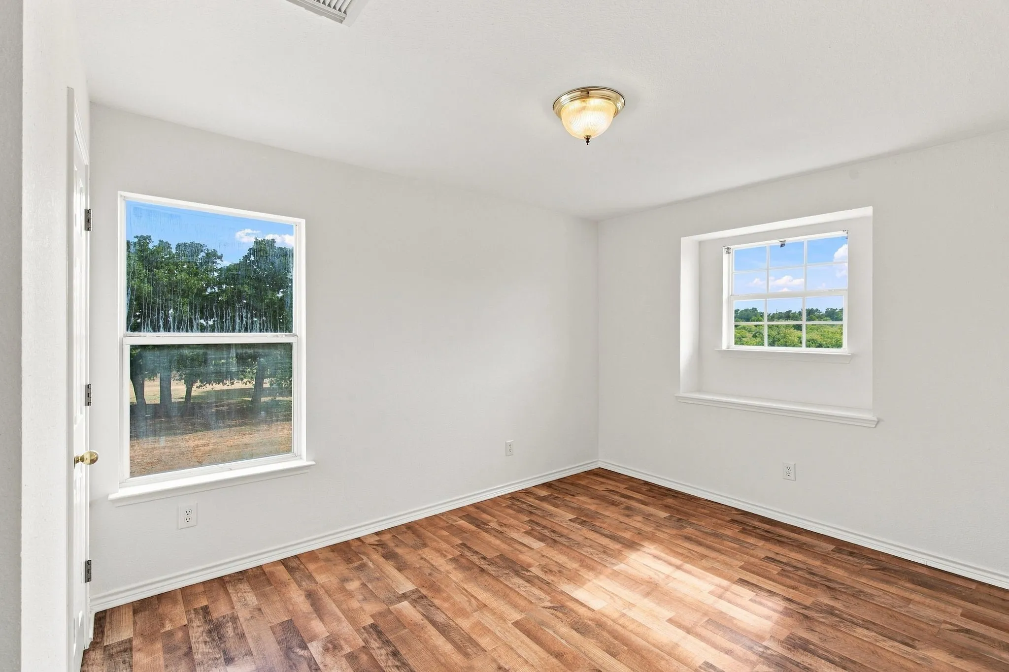 2nd upstairs bedroom with awesome views
