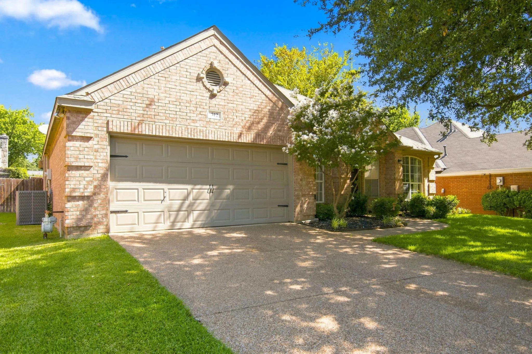 Single Family Residence For Sale in Tarrant County , 512 Coventry Drive, Grapevine, Texas 76051, 3 Bedroom, 2 Bathroom, 2 Garage spaces, 2,206 Sqft, built in 1996, mls#21357881, Real Estate Agent in Grapevine, Homes For Sale in Tarrant county, Homes For Sale in Grapevine, Realtor in Grapevine Texas, Real Estate Brokerage Independent Realty Texas, Luminita Cordes Realtor