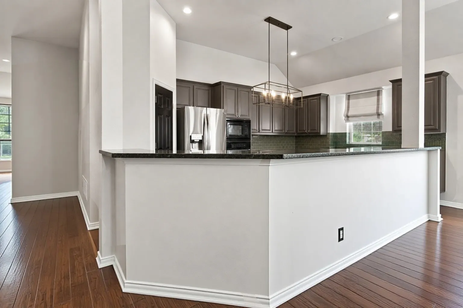 Single Family Residence For Sale in Tarrant County , 512 Coventry Drive, Grapevine, Texas 76051, 3 Bedroom, 2 Bathroom, 2 Garage spaces, 2,206 Sqft, built in 1996, mls#21357881, Real Estate Agent in Grapevine, Homes For Sale in Tarrant county, Homes For Sale in Grapevine, Realtor in Grapevine Texas, Real Estate Brokerage Independent Realty Texas, Luminita Cordes Realtor