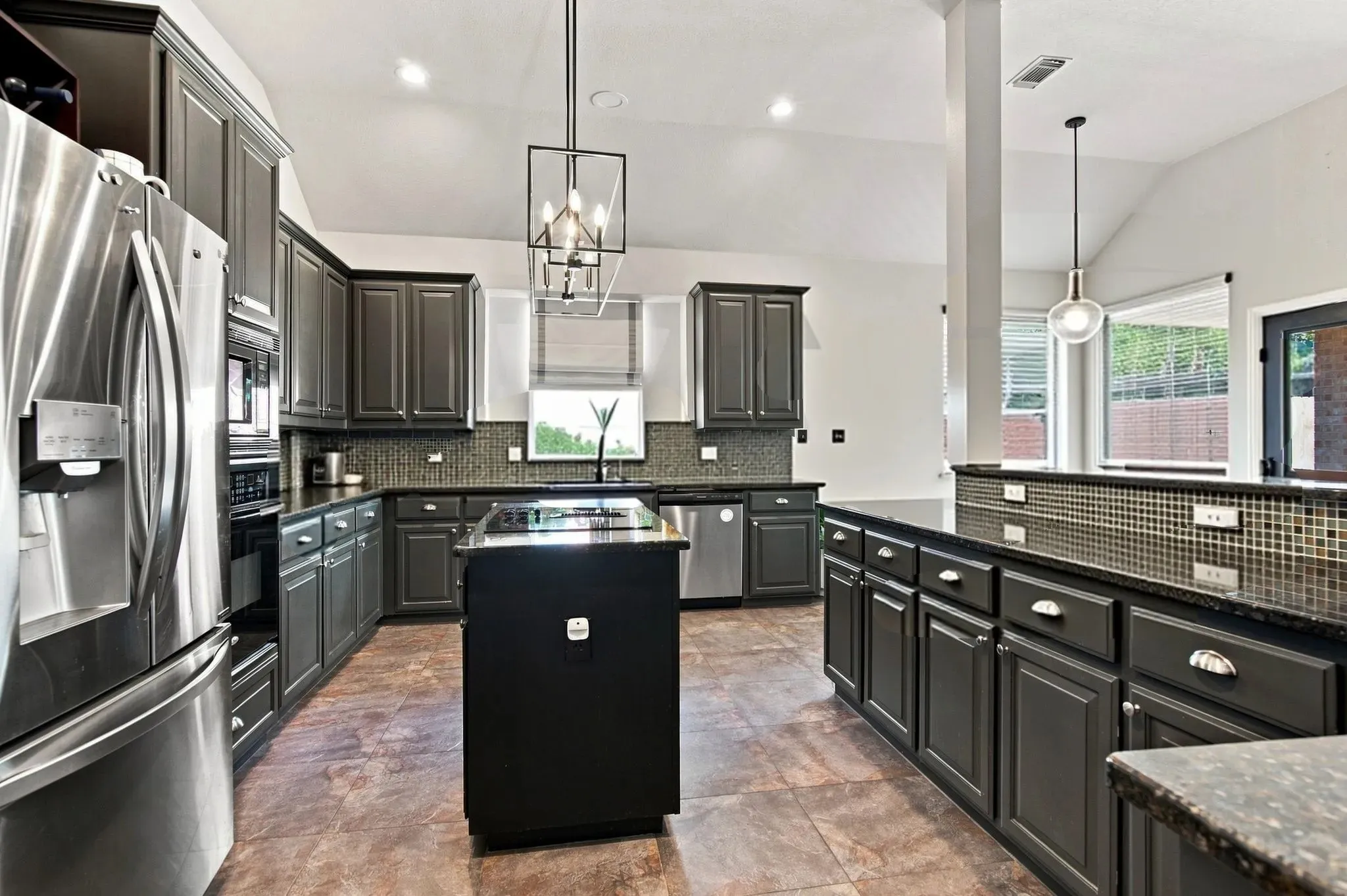Single Family Residence For Sale in Tarrant County , 512 Coventry Drive, Grapevine, Texas 76051, 3 Bedroom, 2 Bathroom, 2 Garage spaces, 2,206 Sqft, built in 1996, mls#21357881, Real Estate Agent in Grapevine, Homes For Sale in Tarrant county, Homes For Sale in Grapevine, Realtor in Grapevine Texas, Real Estate Brokerage Independent Realty Texas, Luminita Cordes Realtor