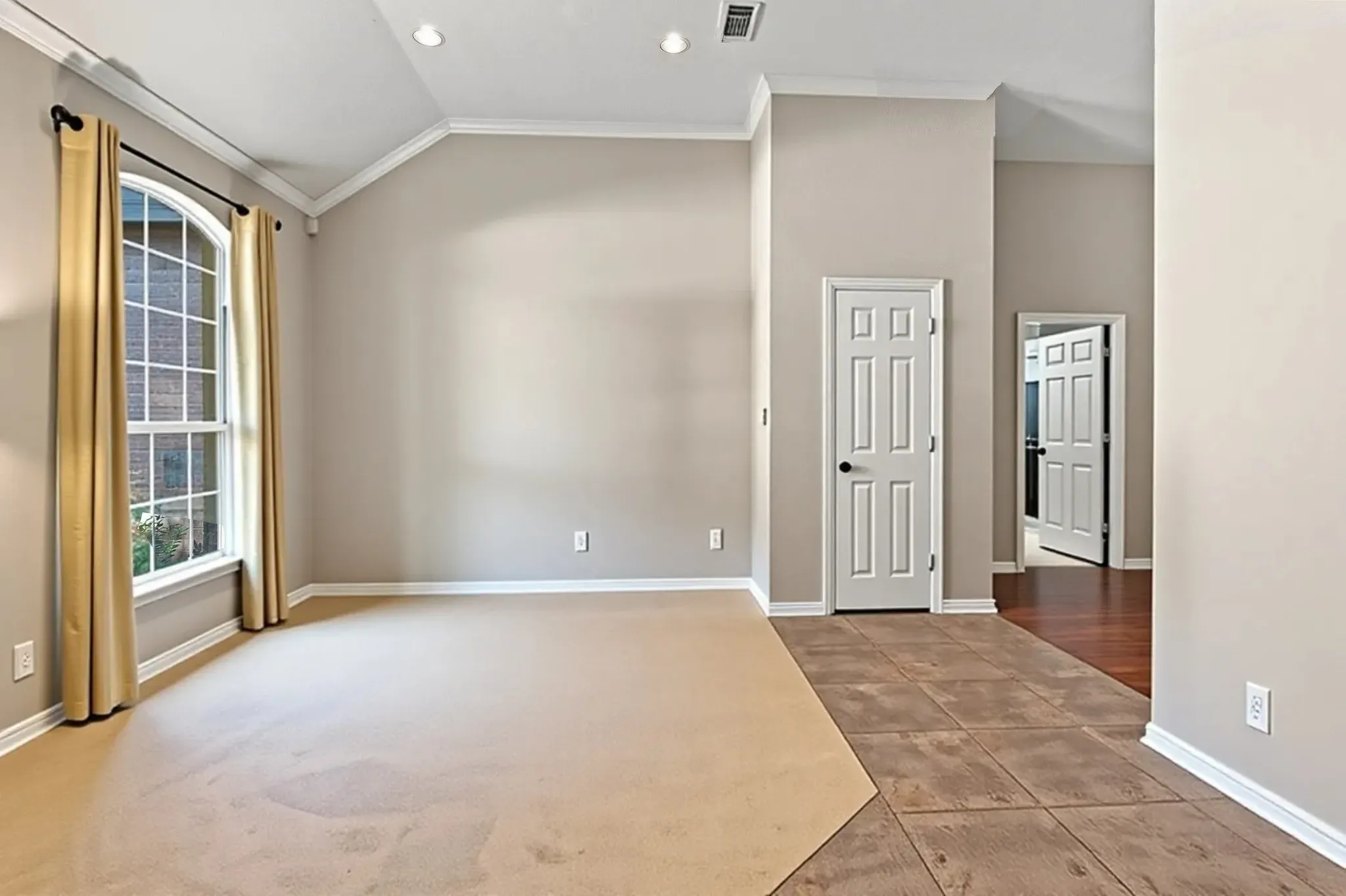 Single Family Residence For Sale in Tarrant County , 512 Coventry Drive, Grapevine, Texas 76051, 3 Bedroom, 2 Bathroom, 2 Garage spaces, 2,206 Sqft, built in 1996, mls#21357881, Real Estate Agent in Grapevine, Homes For Sale in Tarrant county, Homes For Sale in Grapevine, Realtor in Grapevine Texas, Real Estate Brokerage Independent Realty Texas, Luminita Cordes Realtor