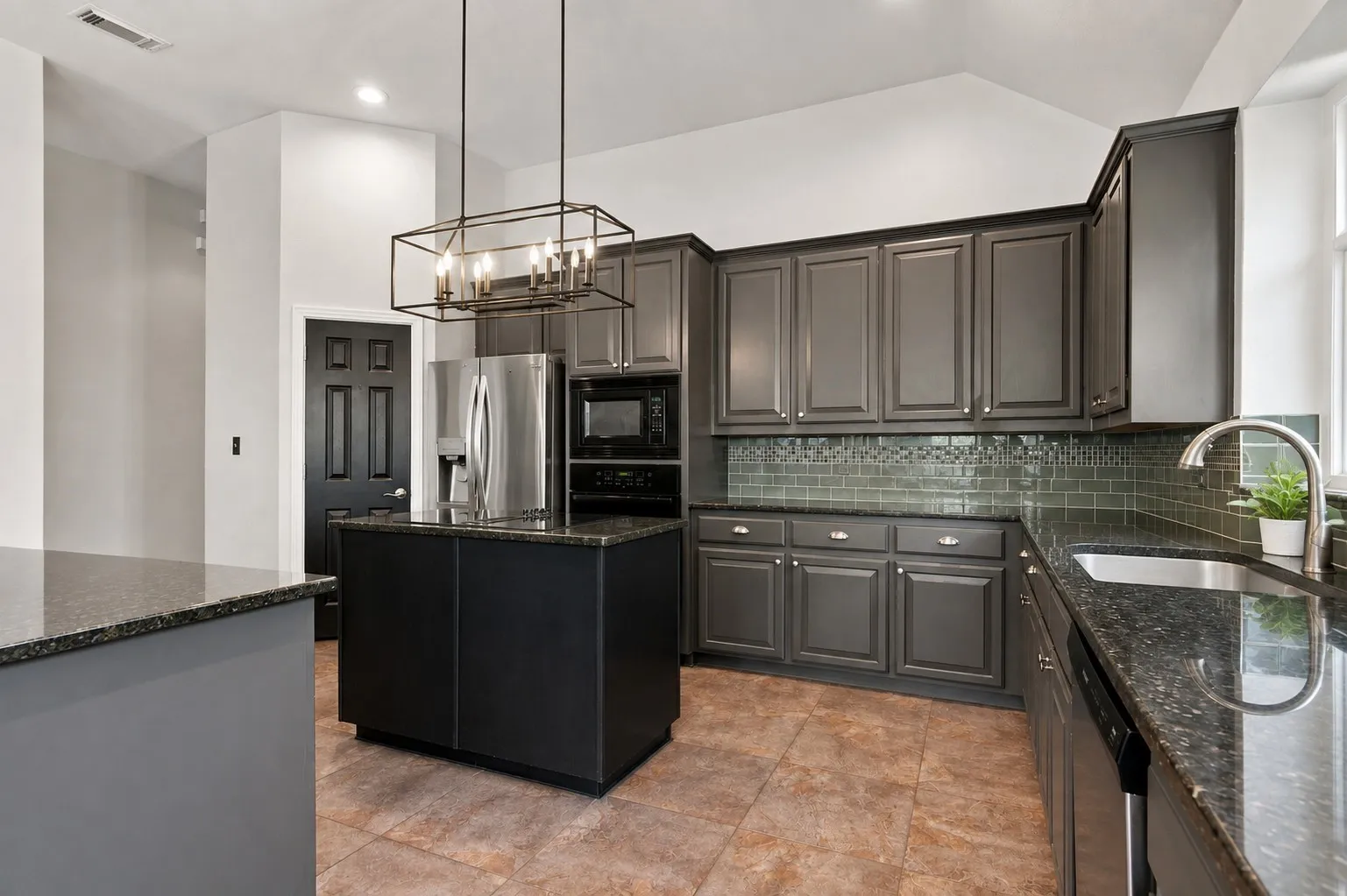 Single Family Residence For Sale in Tarrant County , 512 Coventry Drive, Grapevine, Texas 76051, 3 Bedroom, 2 Bathroom, 2 Garage spaces, 2,206 Sqft, built in 1996, mls#21357881, Real Estate Agent in Grapevine, Homes For Sale in Tarrant county, Homes For Sale in Grapevine, Realtor in Grapevine Texas, Real Estate Brokerage Independent Realty Texas, Luminita Cordes Realtor
