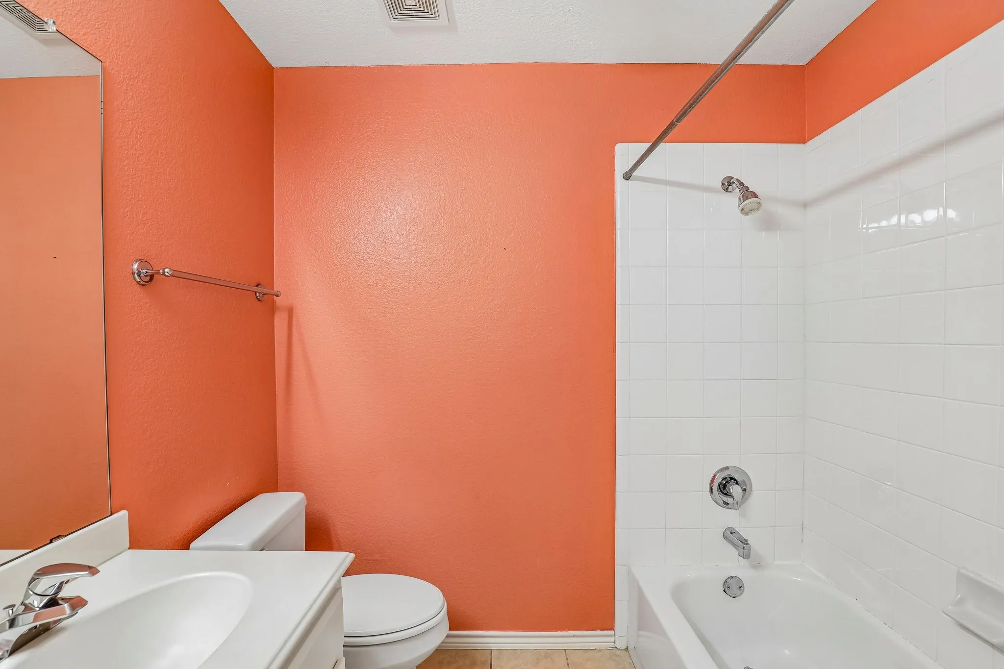 Upstairs full bath with tub/shower combo.