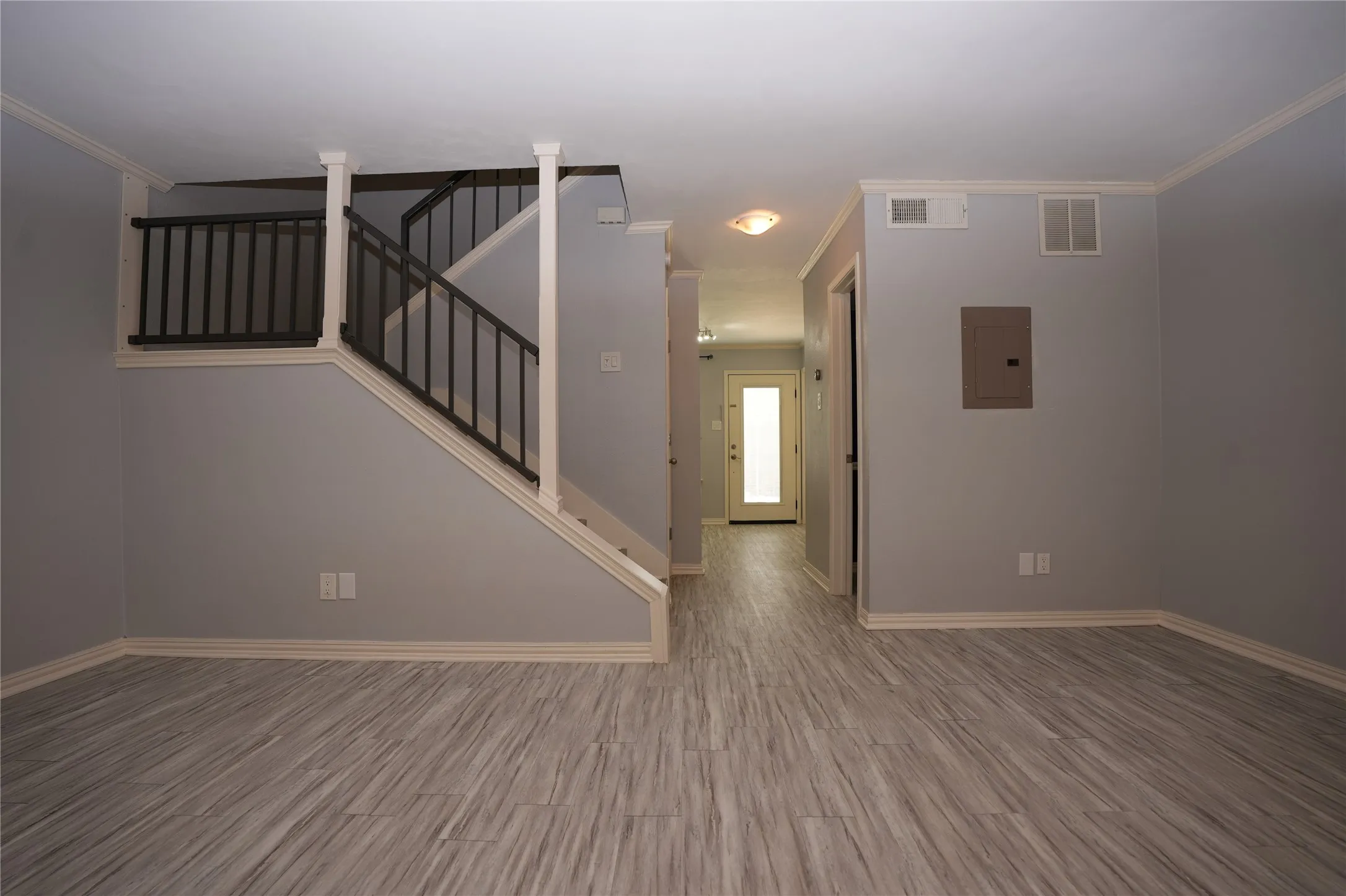 Townhouse For Sale in Dallas County , 2276 Colony Court, Dallas, Texas 75235, 2 Bedroom, 3 Bathroom, Garage spaces, 1,206 Sqft, built in 1984, mls#21359222, Real Estate Agent in Dallas, Homes For Sale in Dallas county, Homes For Sale in Dallas, Realtor in Dallas Texas, Real Estate Brokerage Independent Realty Texas, Luminita Cordes Realtor