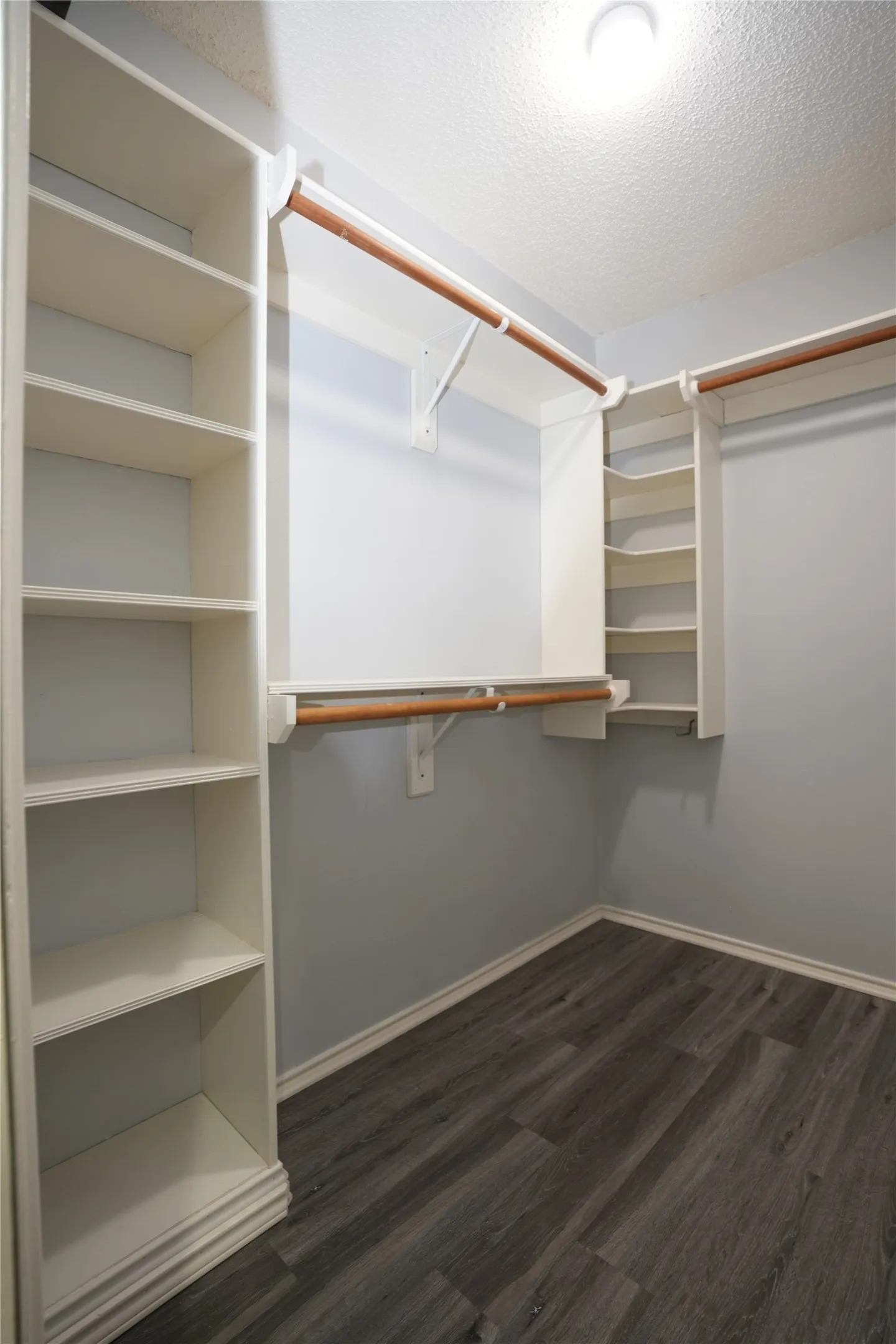 Townhouse For Sale in Dallas County , 2276 Colony Court, Dallas, Texas 75235, 2 Bedroom, 3 Bathroom, Garage spaces, 1,206 Sqft, built in 1984, mls#21359222, Real Estate Agent in Dallas, Homes For Sale in Dallas county, Homes For Sale in Dallas, Realtor in Dallas Texas, Real Estate Brokerage Independent Realty Texas, Luminita Cordes Realtor
