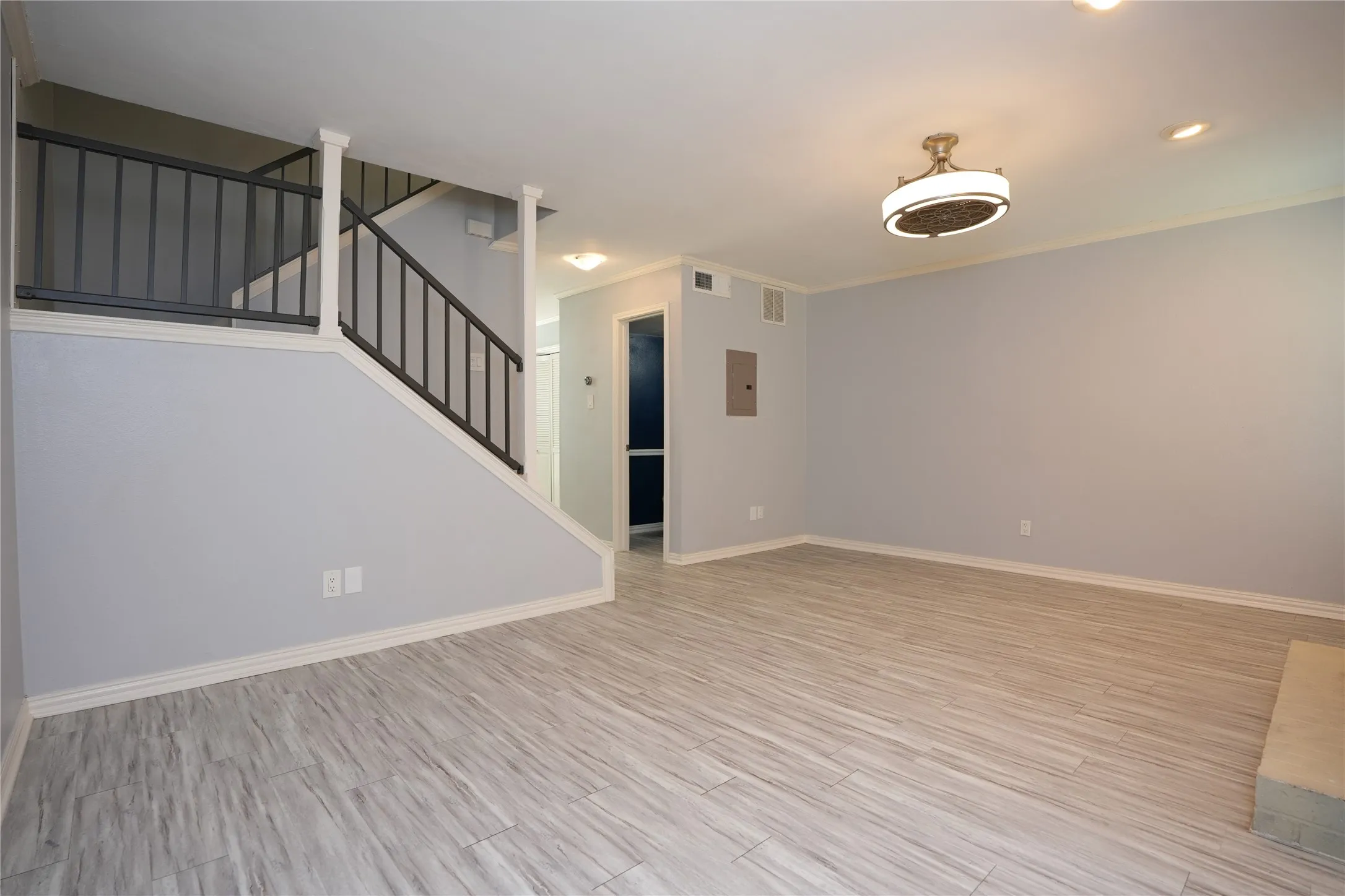 Townhouse For Sale in Dallas County , 2276 Colony Court, Dallas, Texas 75235, 2 Bedroom, 3 Bathroom, Garage spaces, 1,206 Sqft, built in 1984, mls#21359222, Real Estate Agent in Dallas, Homes For Sale in Dallas county, Homes For Sale in Dallas, Realtor in Dallas Texas, Real Estate Brokerage Independent Realty Texas, Luminita Cordes Realtor