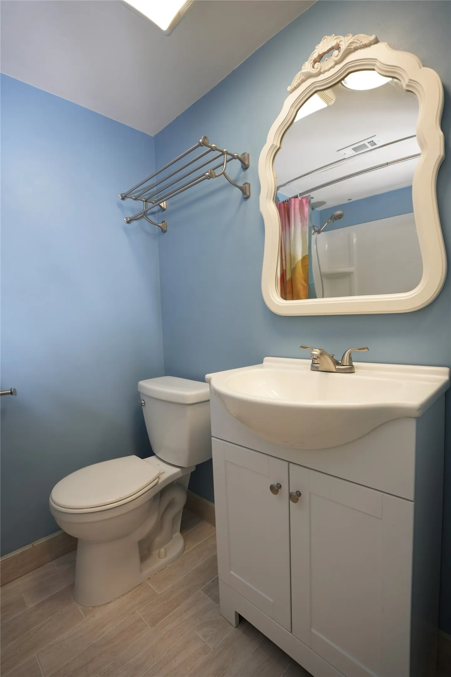 Townhouse For Sale in Dallas County , 2276 Colony Court, Dallas, Texas 75235, 2 Bedroom, 3 Bathroom, Garage spaces, 1,206 Sqft, built in 1984, mls#21359222, Real Estate Agent in Dallas, Homes For Sale in Dallas county, Homes For Sale in Dallas, Realtor in Dallas Texas, Real Estate Brokerage Independent Realty Texas, Luminita Cordes Realtor